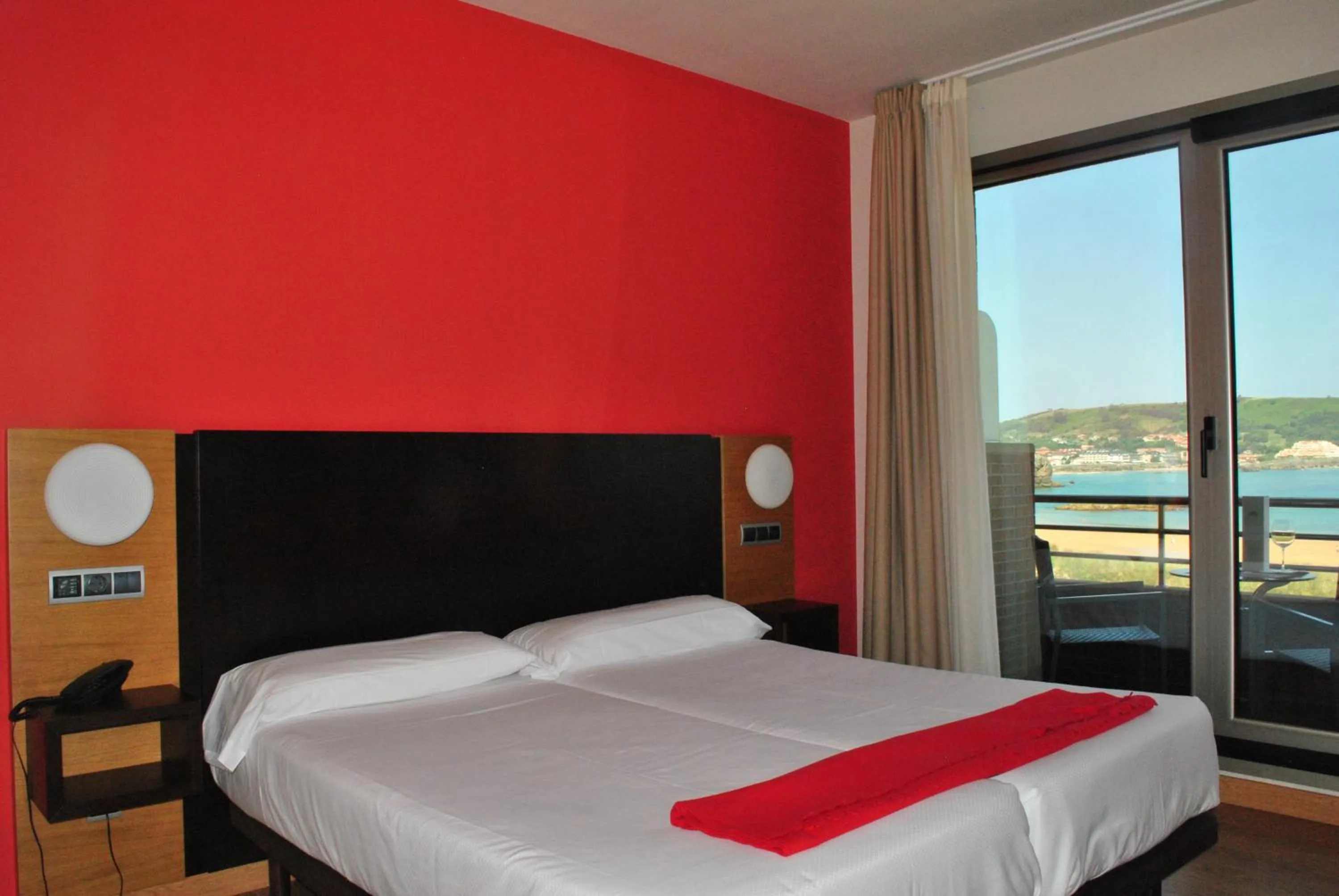 Photo of the whole room in Hotel Marítimo Ris con garaje