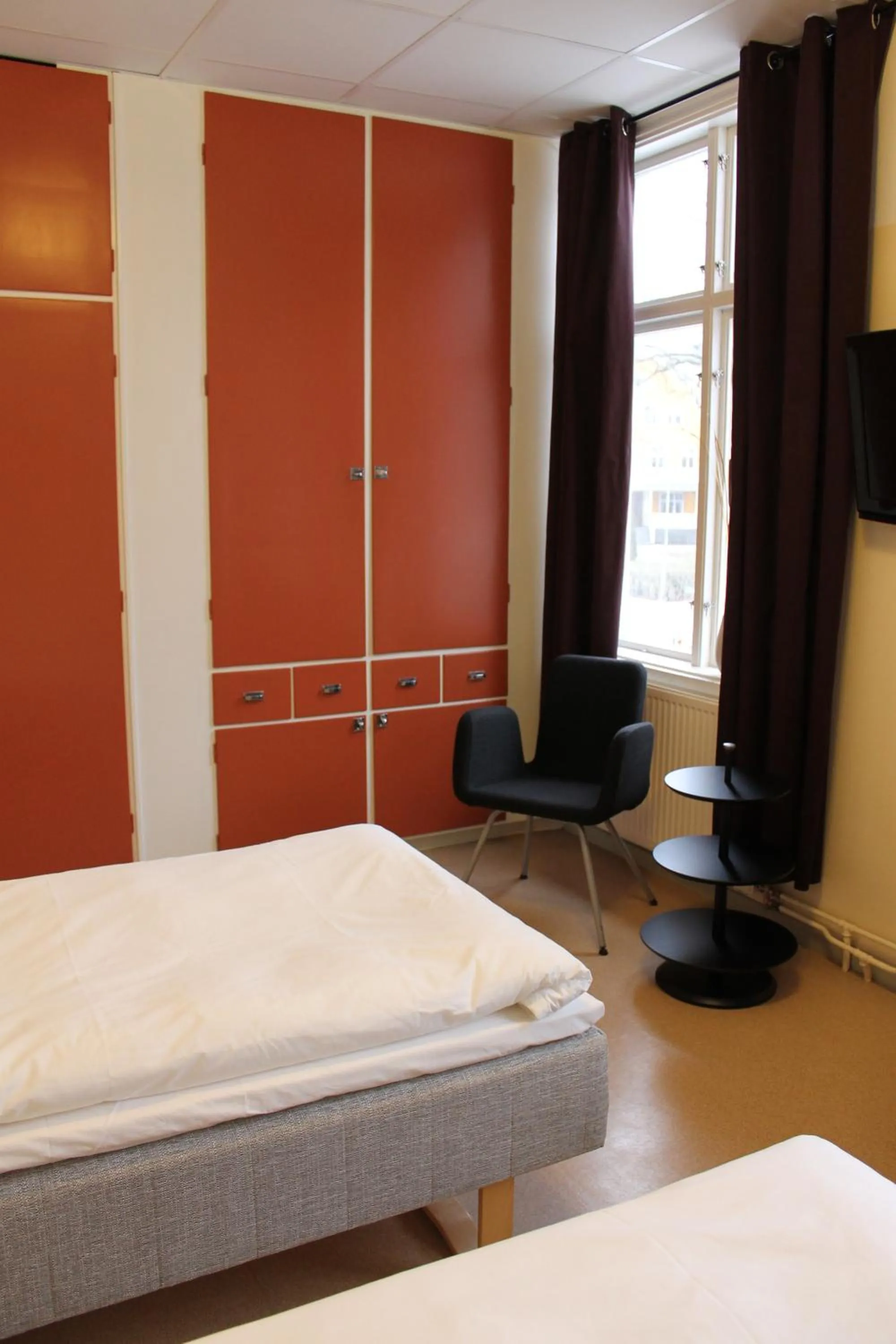 Seating area, Bed in Stationshusets Hotell och Café