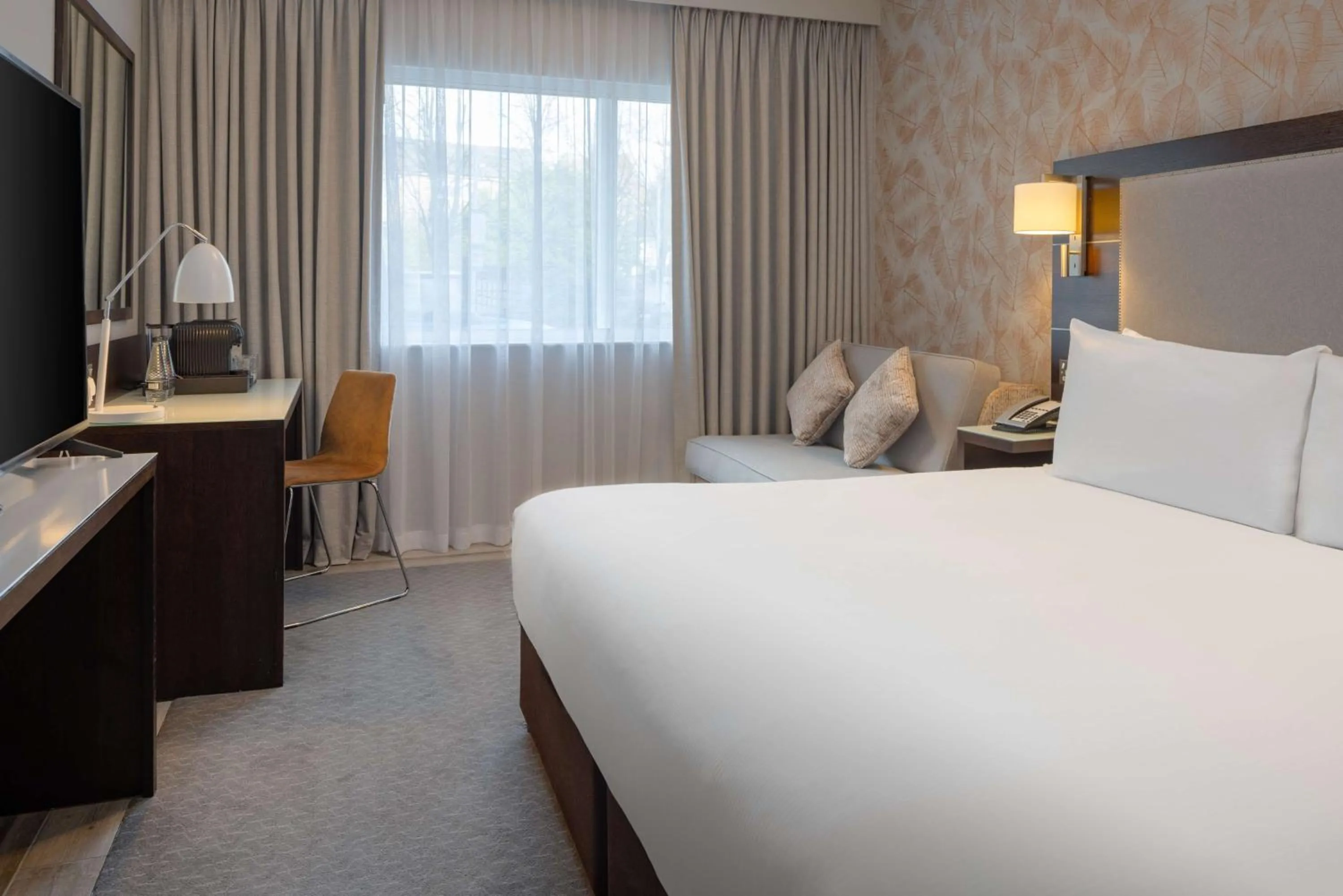 Bedroom in DoubleTree by Hilton London Heathrow Airport