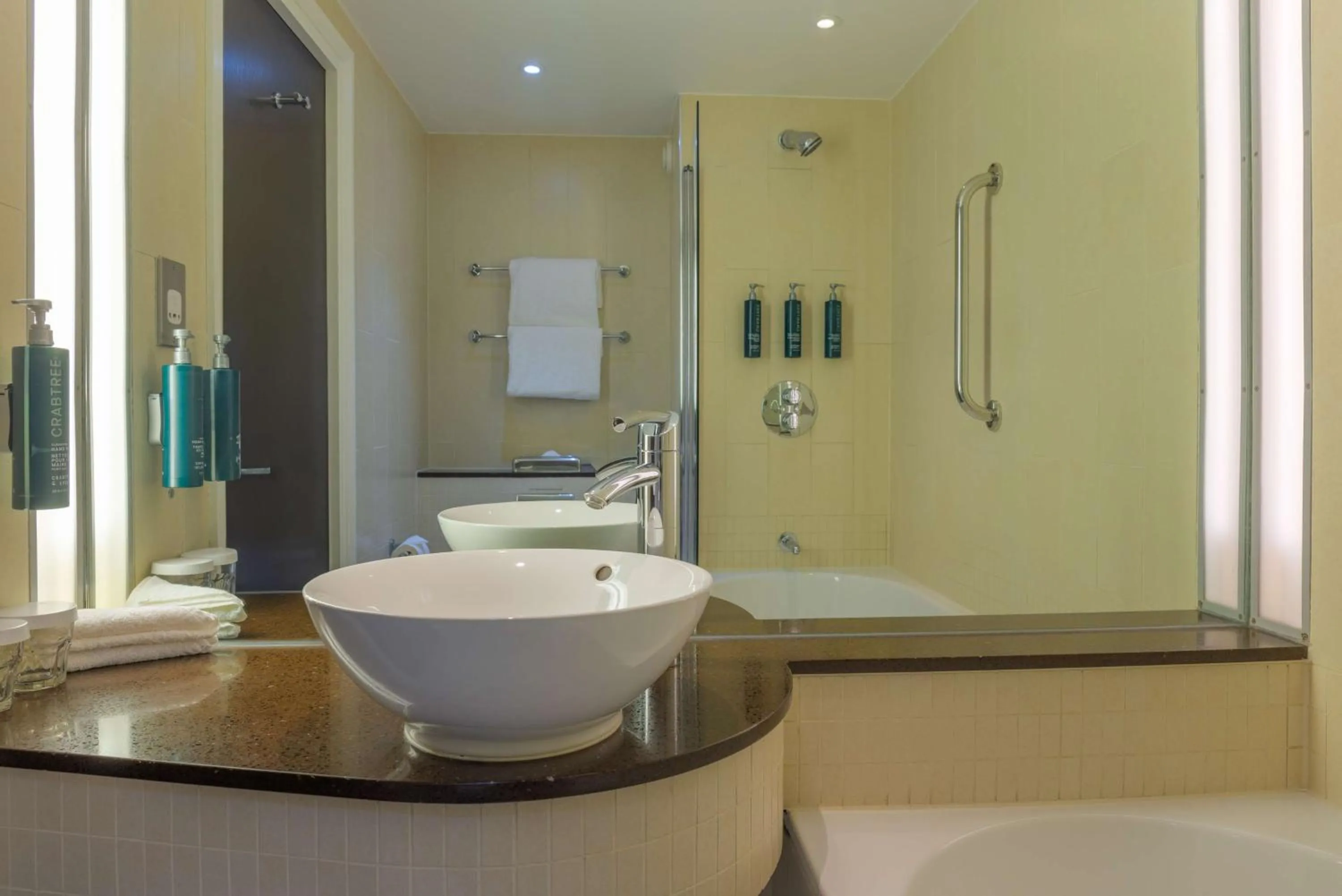 Bathroom in DoubleTree by Hilton London Heathrow Airport