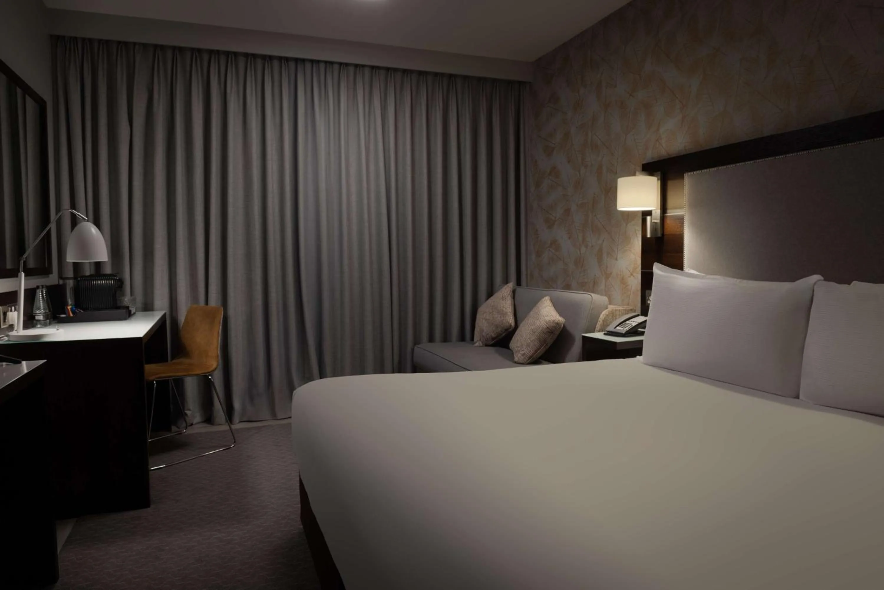 Bedroom in DoubleTree by Hilton London Heathrow Airport
