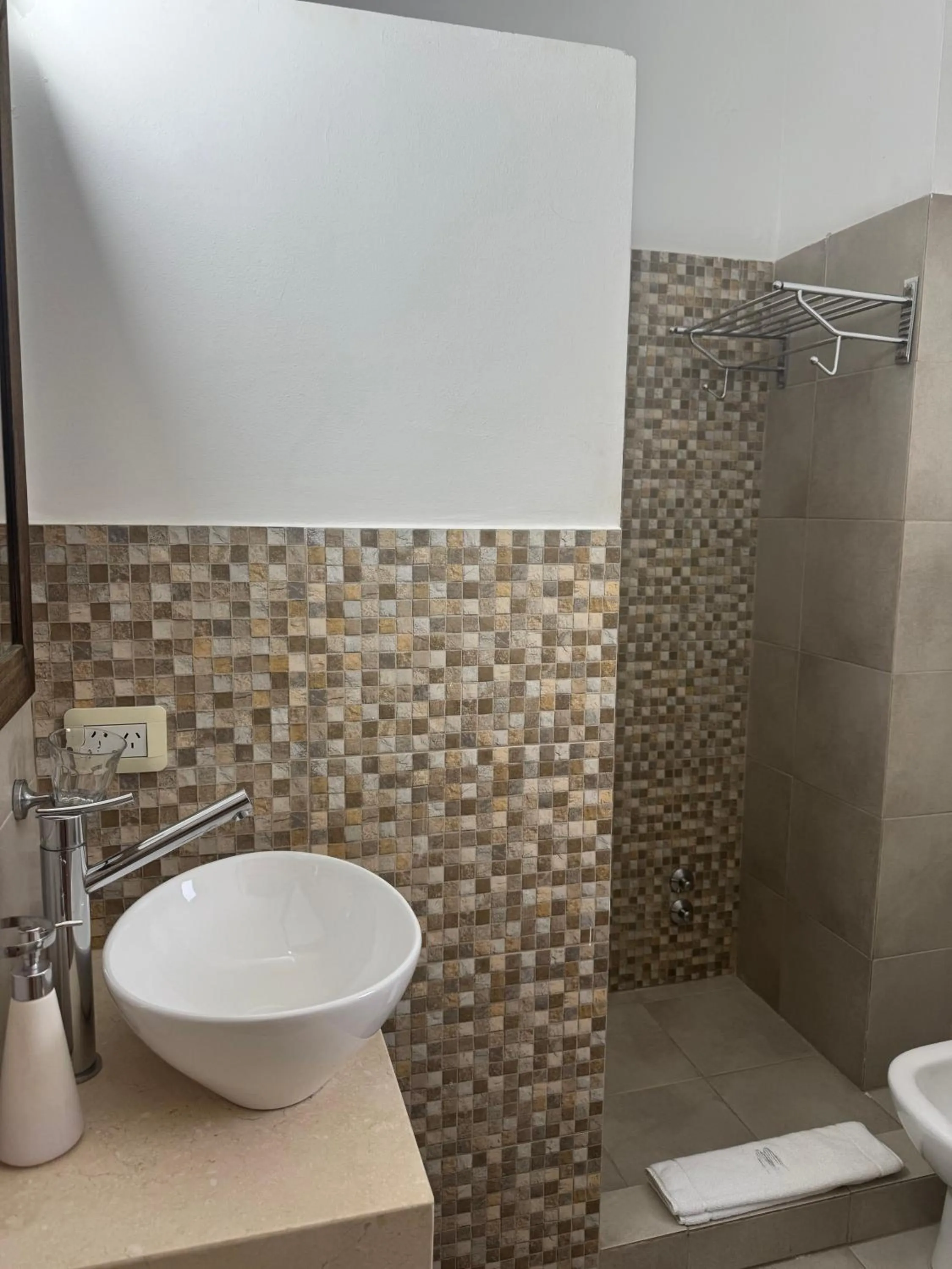 Shower in Hotel Lyon by MH