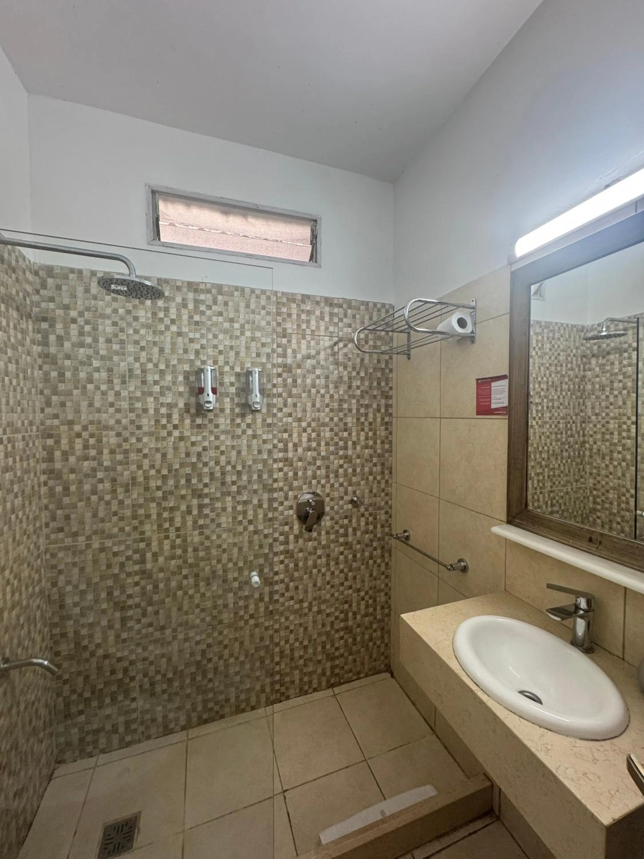 Shower in Hotel Lyon by MH