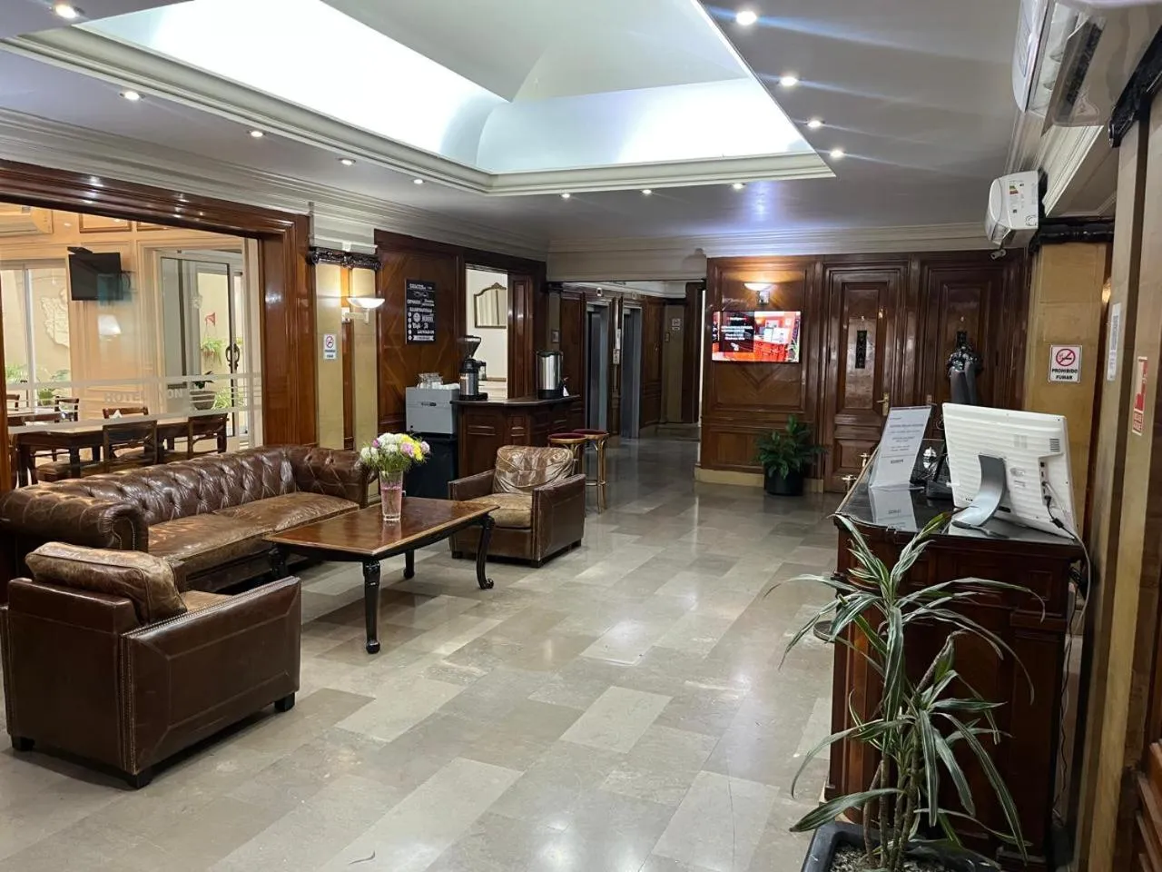 Lobby or reception in Hotel Lyon by MH