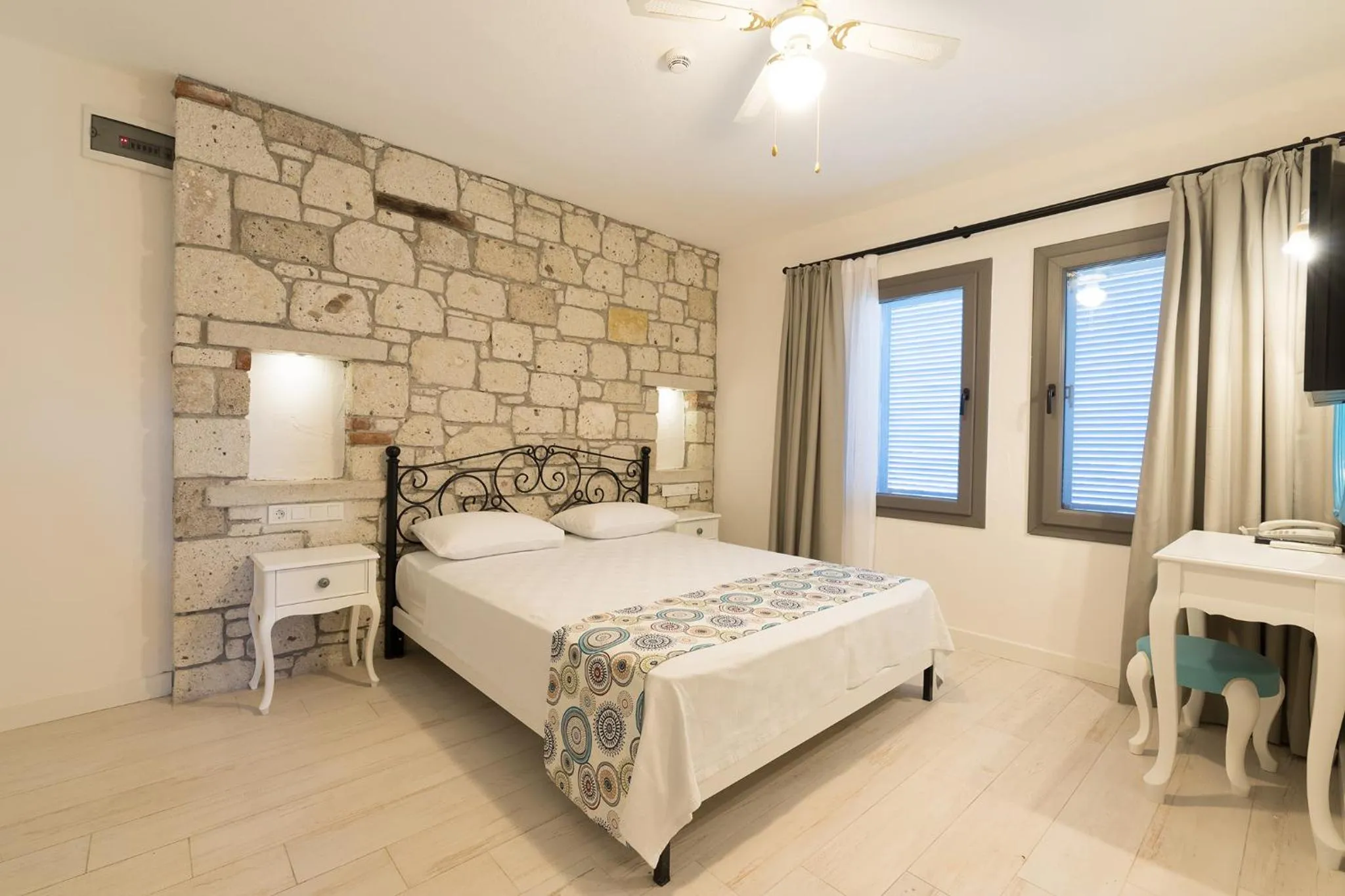 Photo of the whole room, Bed in Bademli Konak Otel