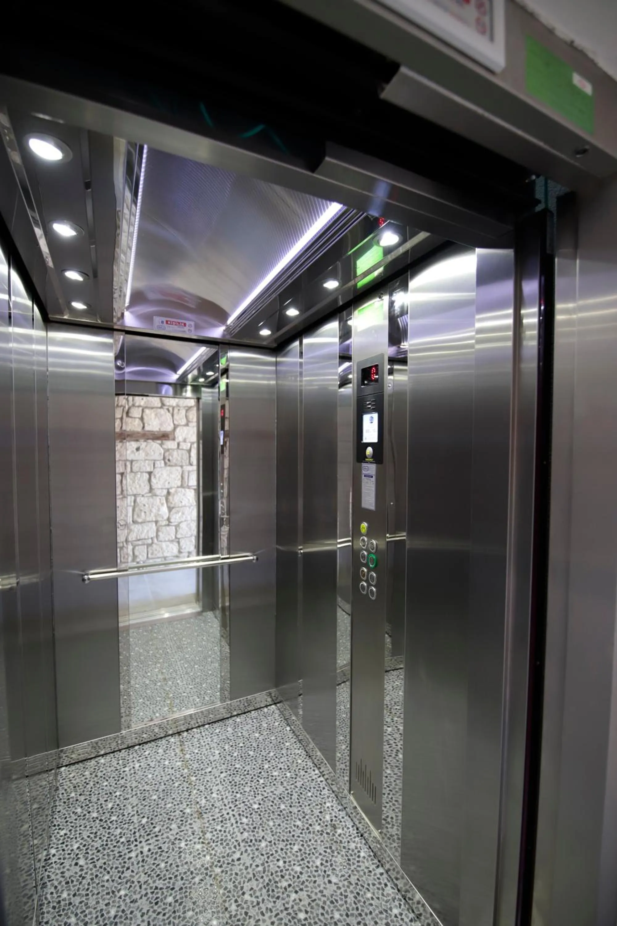 elevator in Bademli Konak Otel