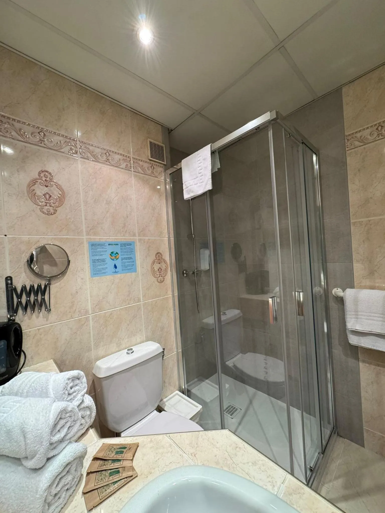 Shower in Hotel Panda