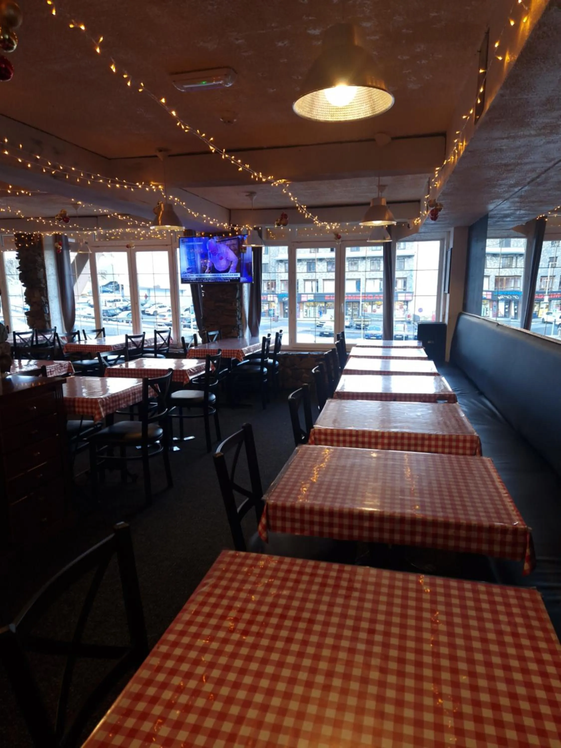 Restaurant/places to eat in Hotel Panda