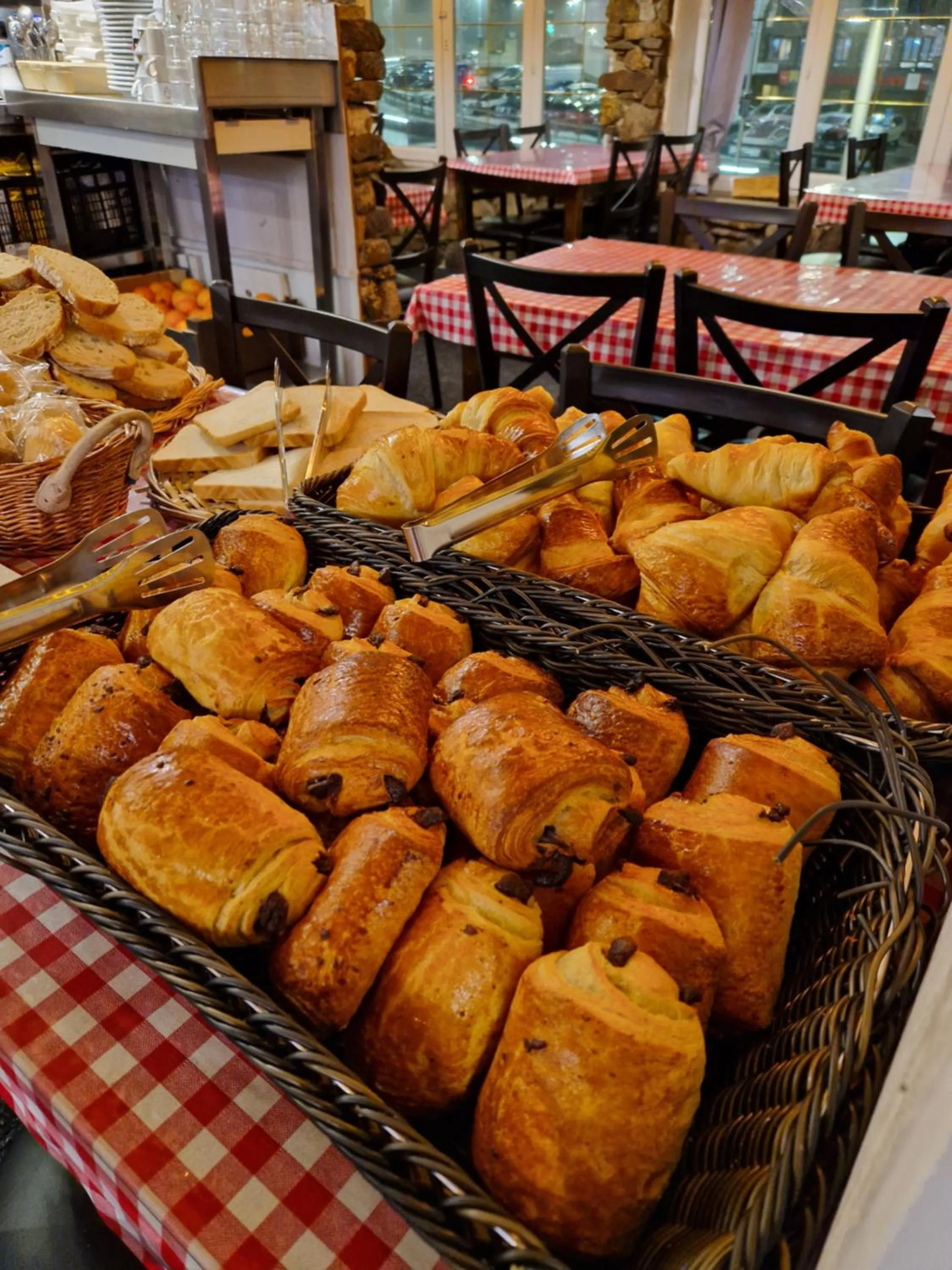 Food and drinks in Hotel Panda