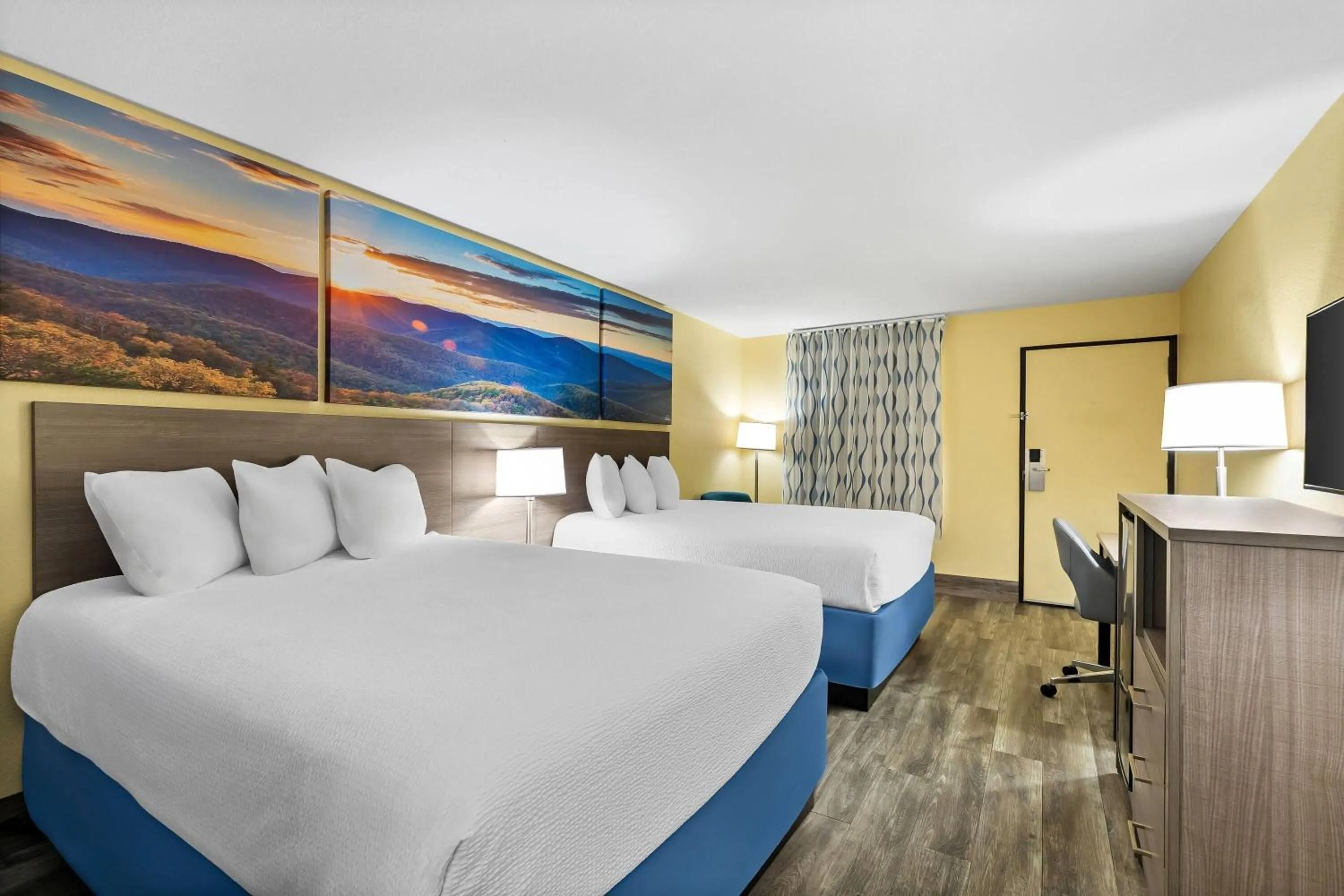 Bed in Days Inn by Wyndham Cleveland TN