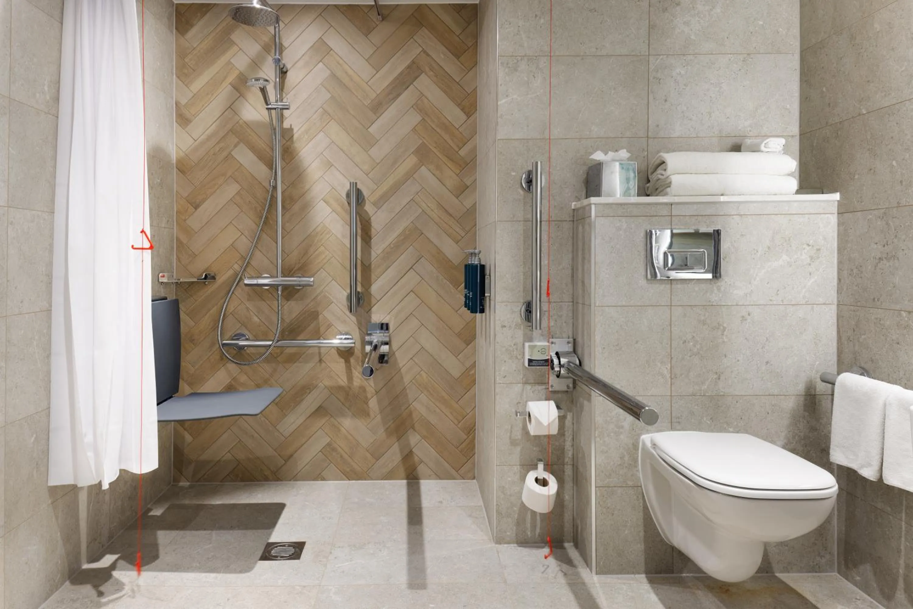 Shower in DoubleTree by Hilton Bristol North