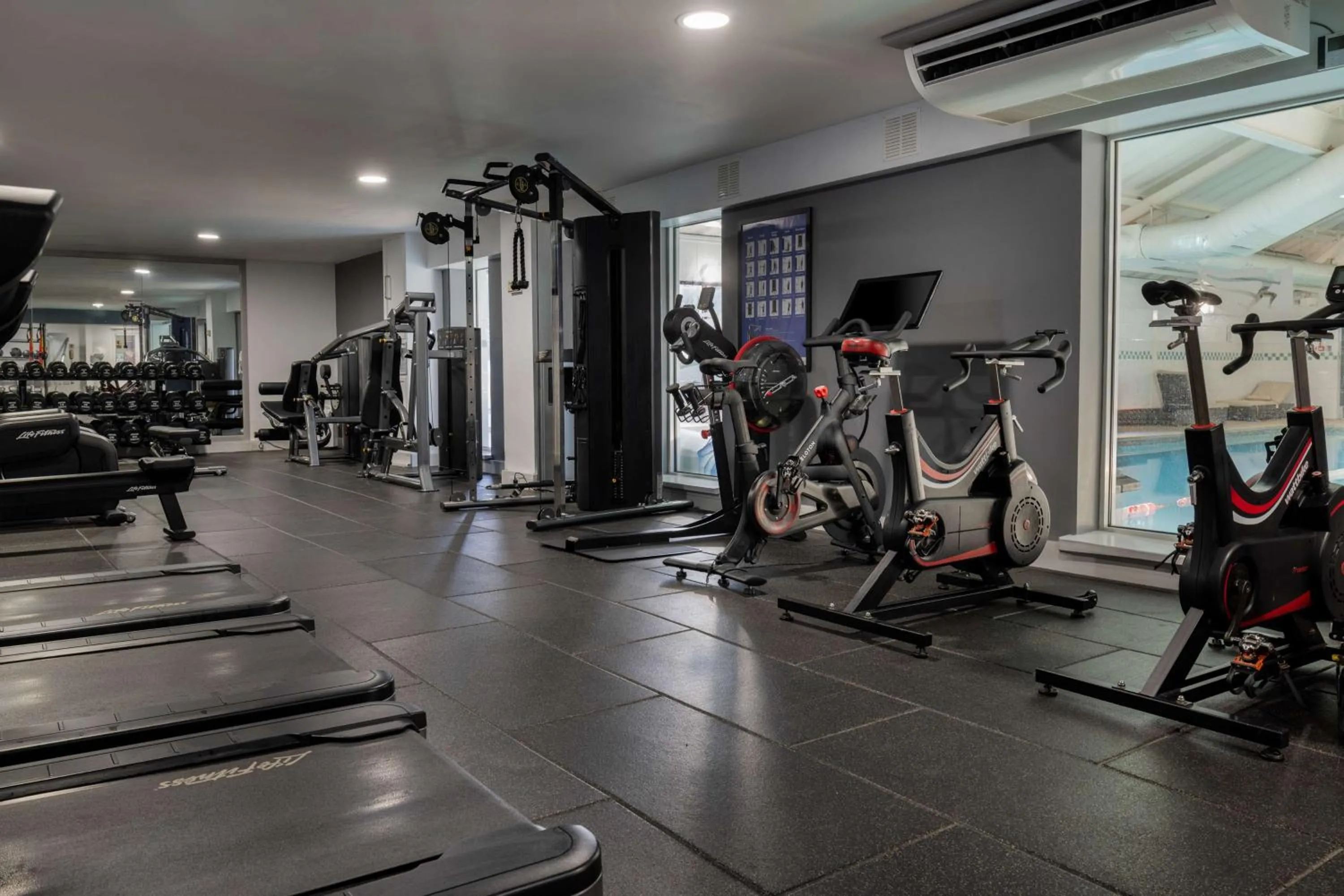 Fitness centre/facilities in DoubleTree by Hilton Bristol North