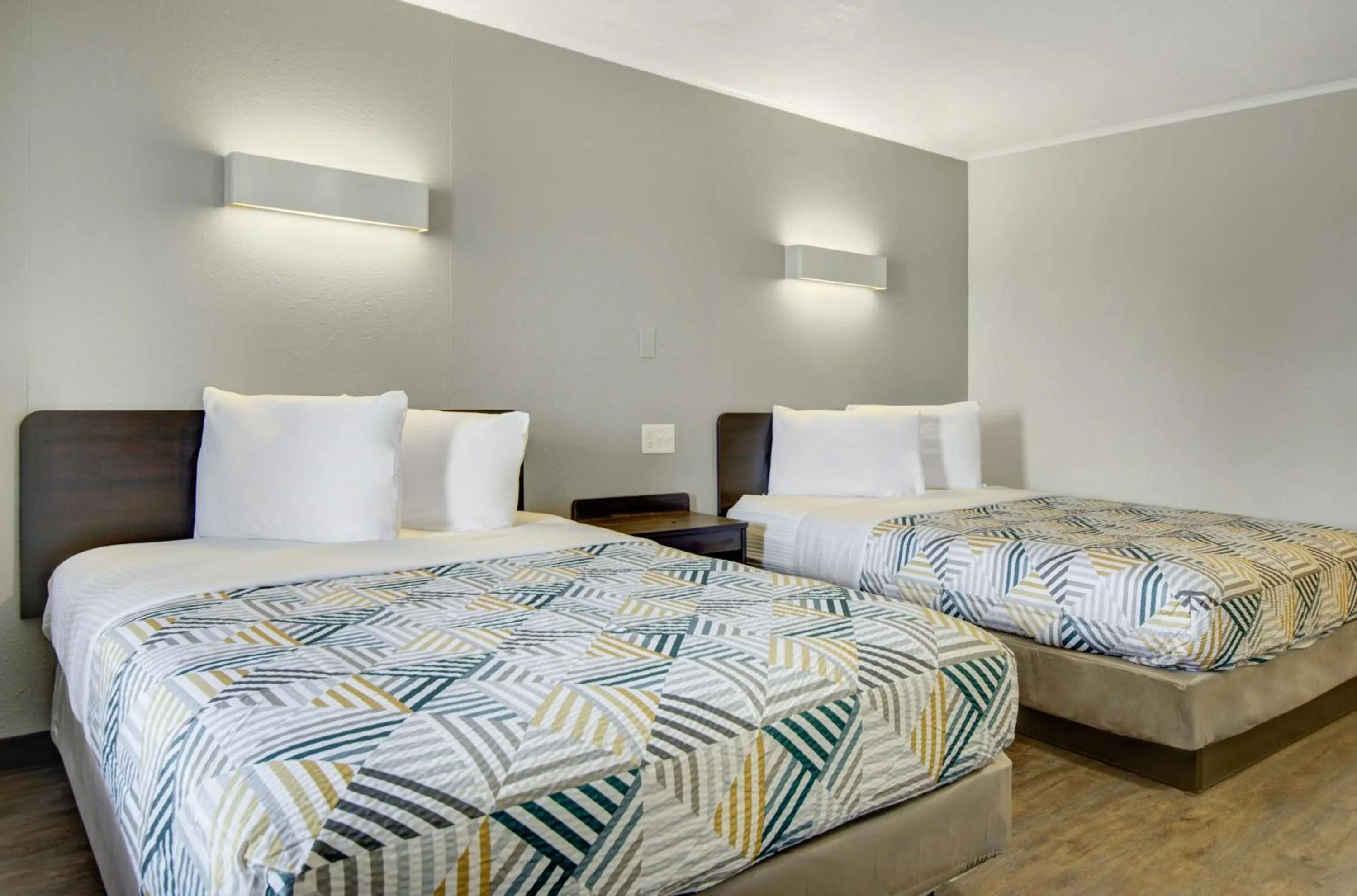 Bedroom, Bed in Motel 6-Lima, OH