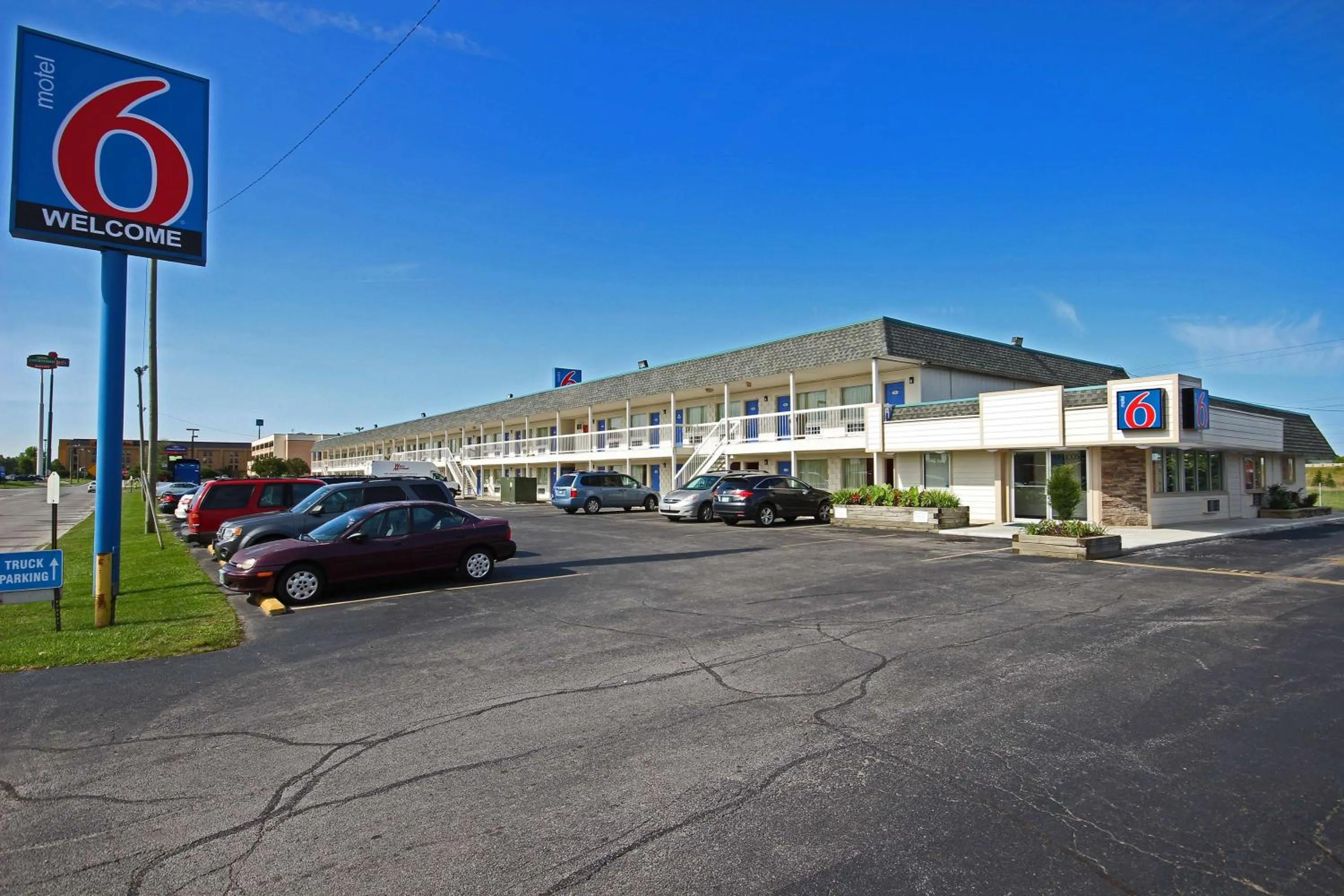 Property building in Motel 6-Lima, OH