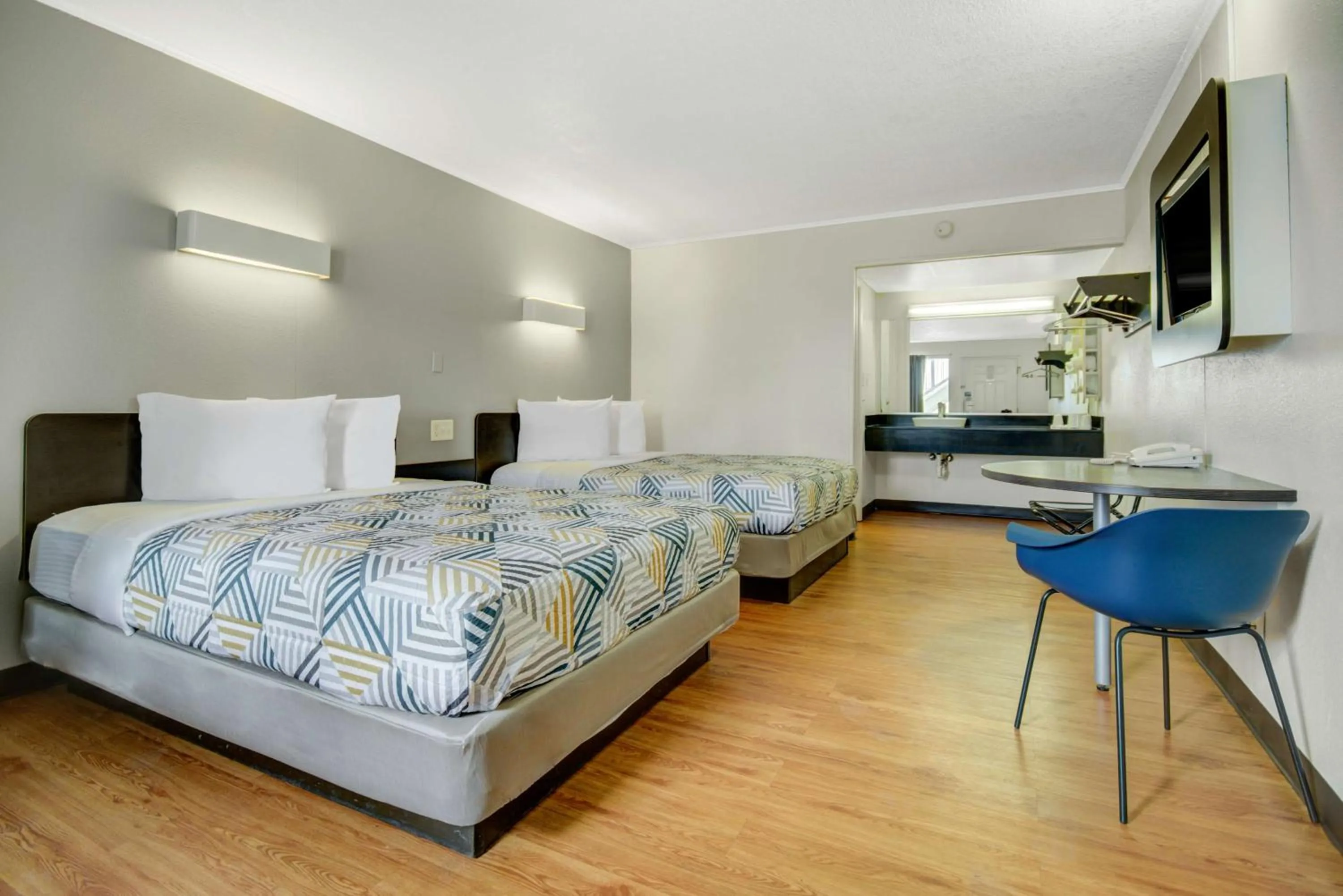 Bedroom, Bed in Motel 6-Lima, OH