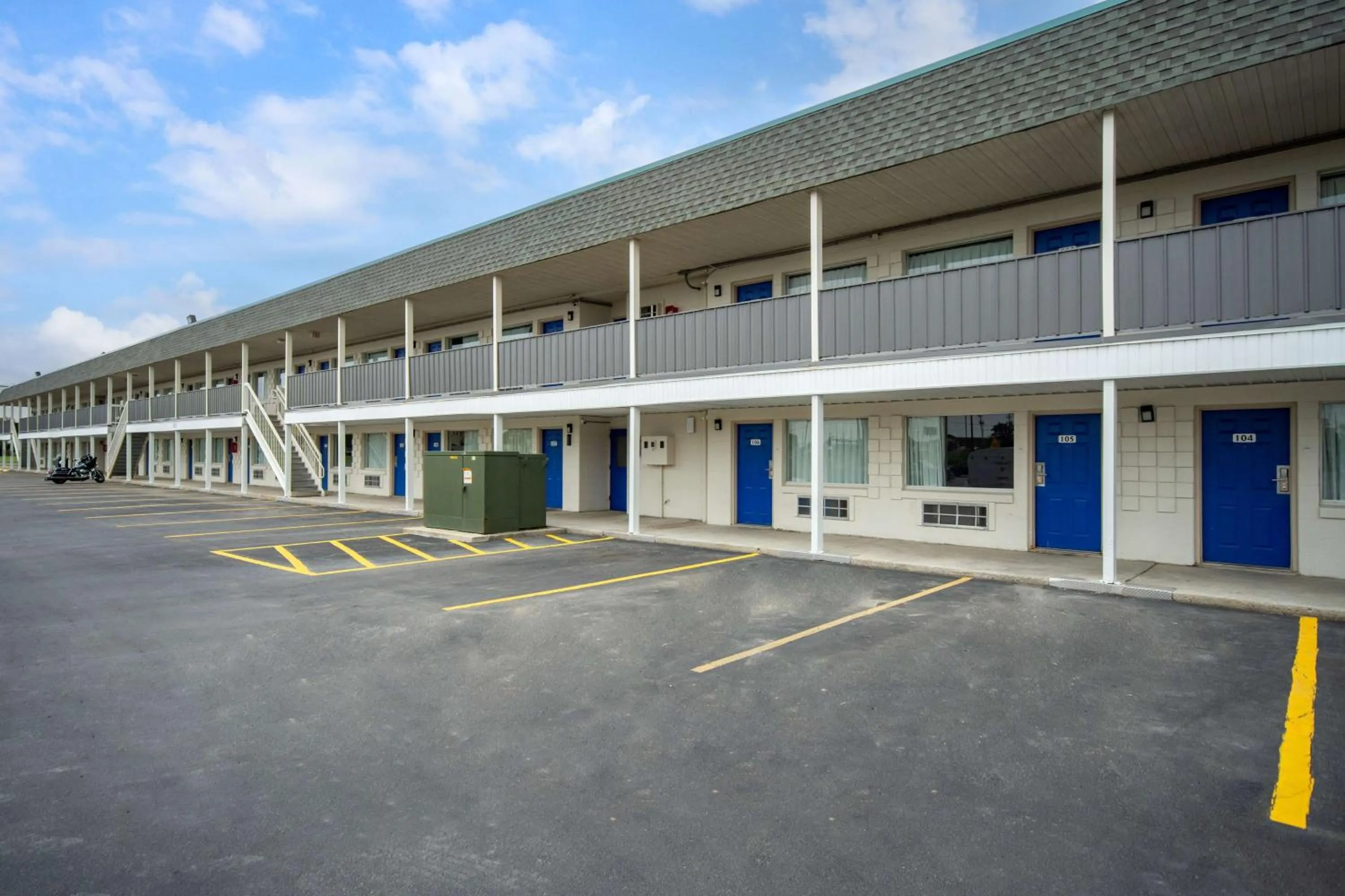Property building in Motel 6-Lima, OH