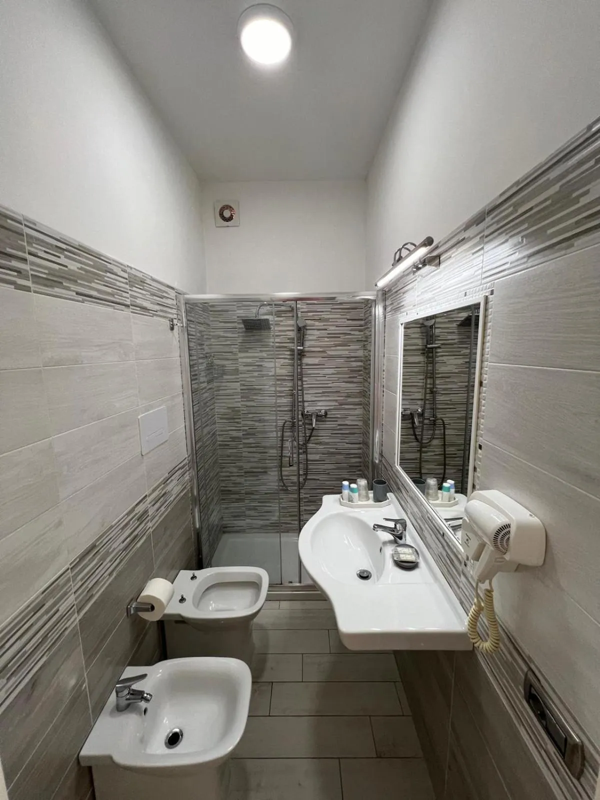 Shower in Le Tre Rose