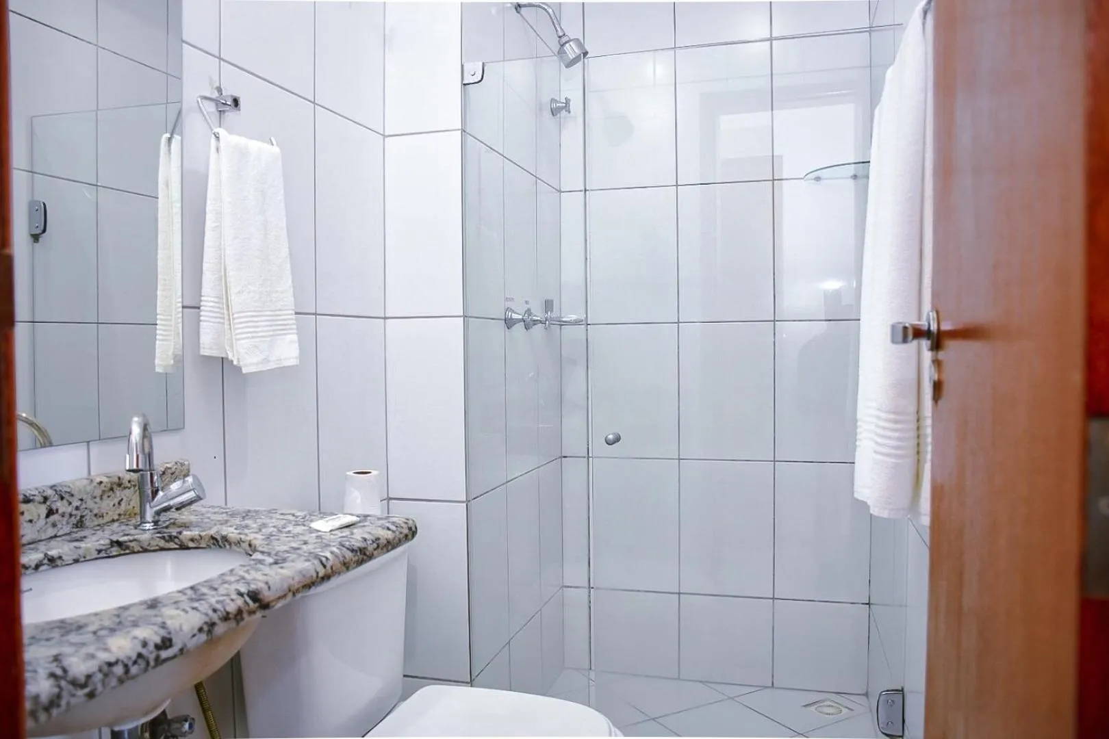 Bathroom in Pioneiro Hotel