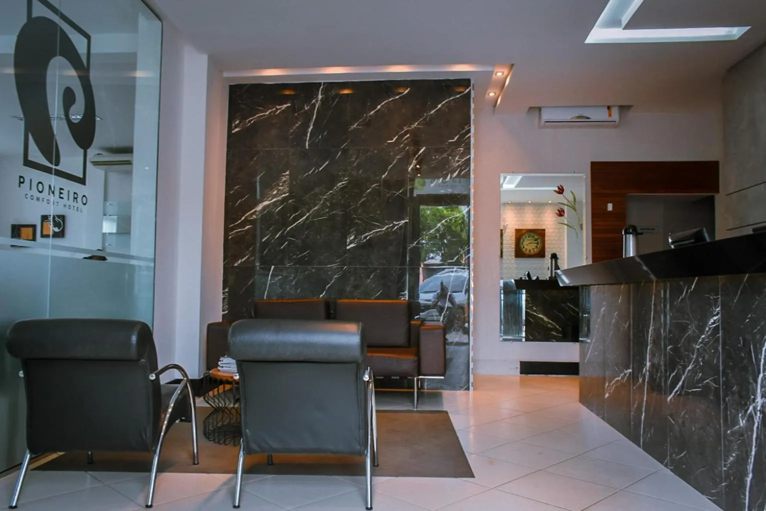 Lobby or reception in Pioneiro Hotel