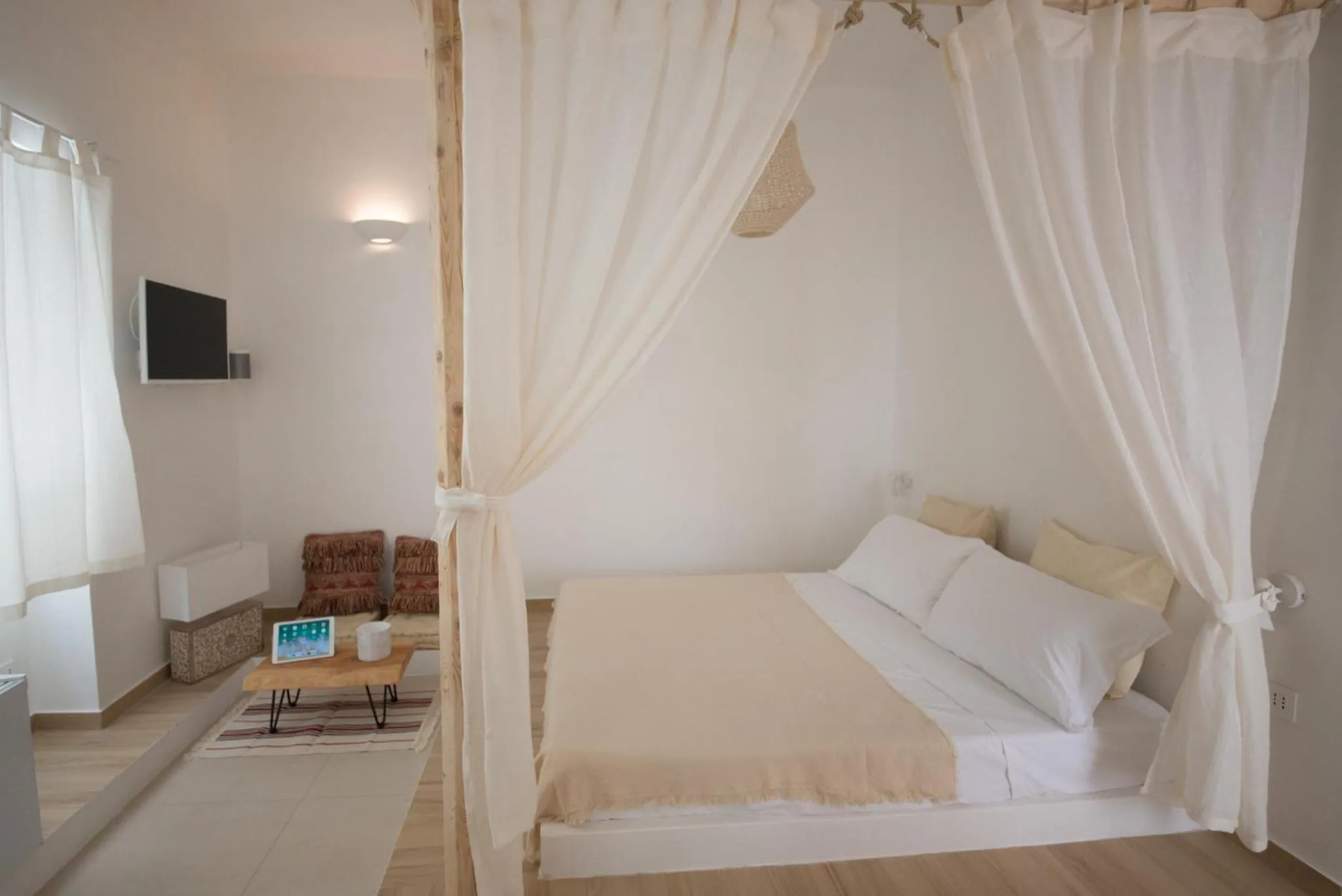 Photo of the whole room, Bed in Break for two