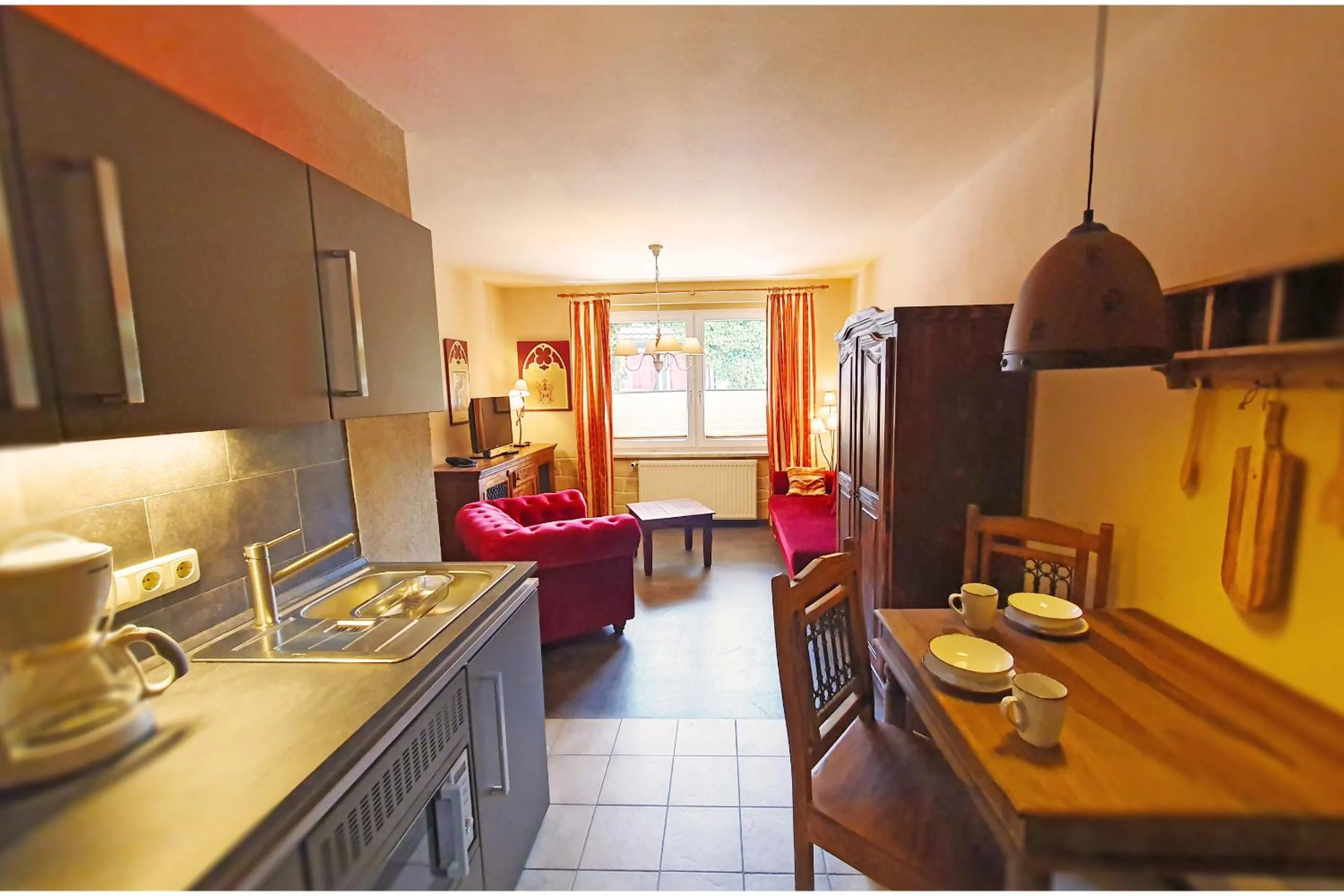 Kitchen or kitchenette in BinzHotel Landhaus Waechter