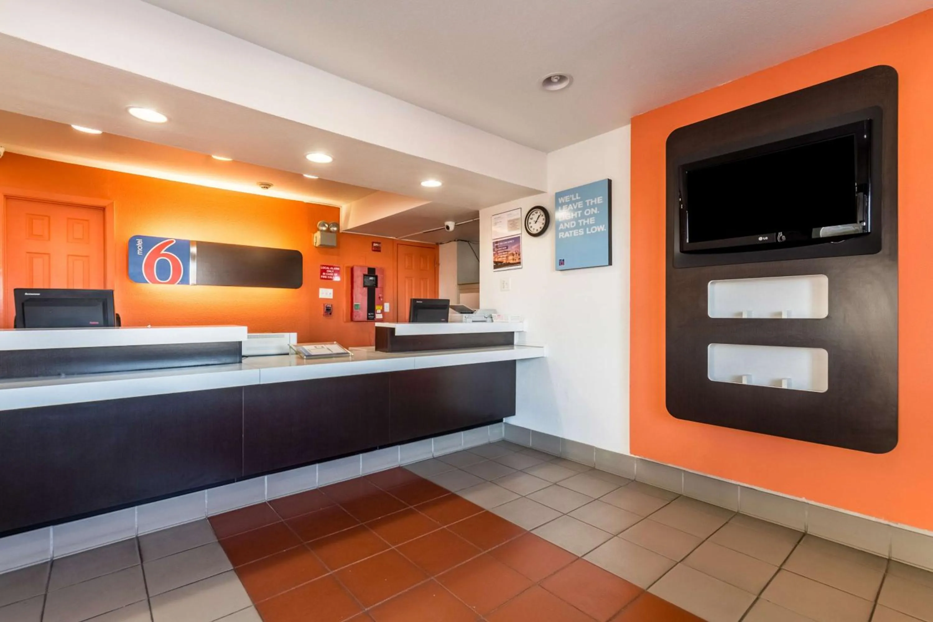 Lobby or reception in Motel 6-Garland, TX - Dallas
