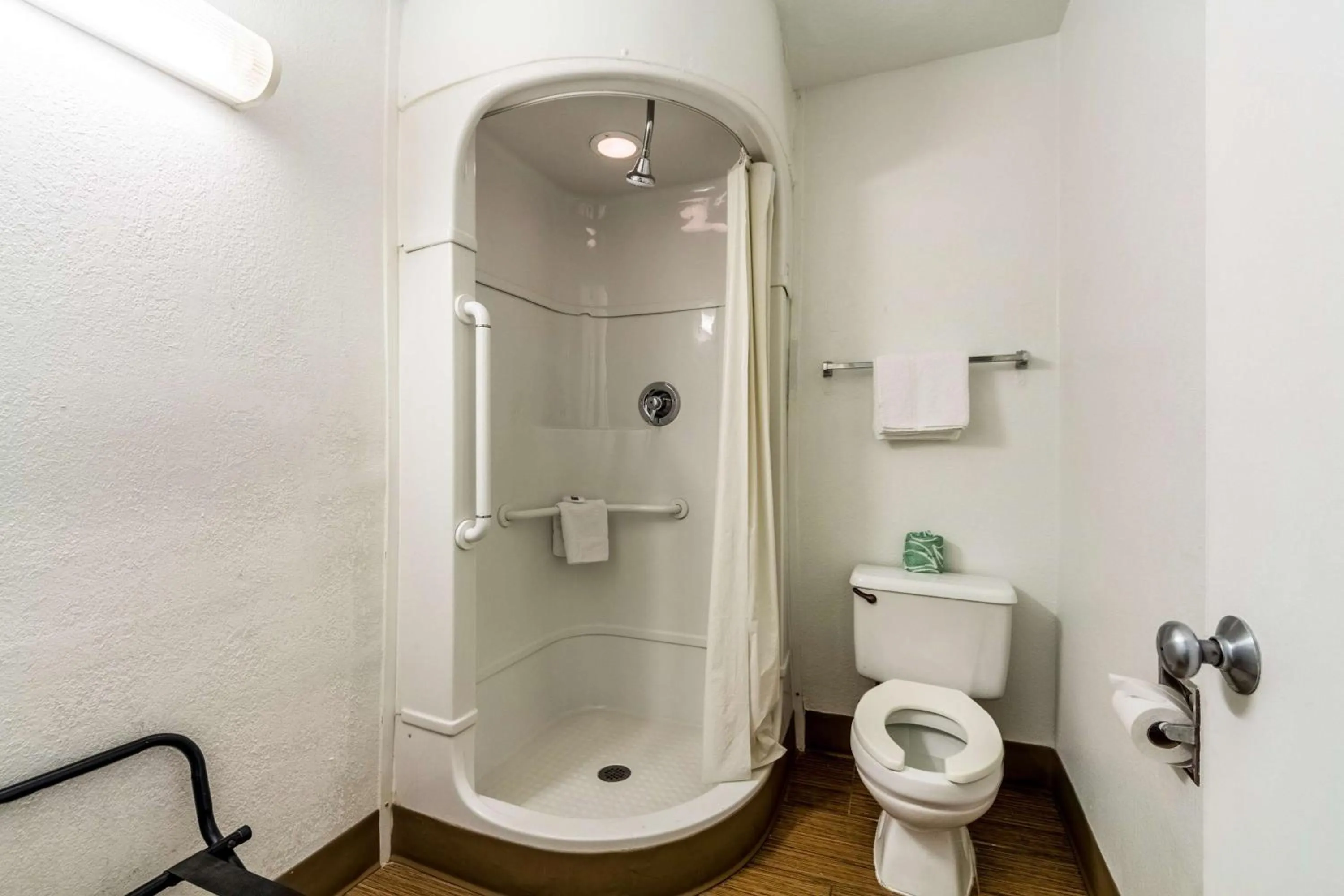 Photo of the whole room in Motel 6-Garland, TX - Dallas