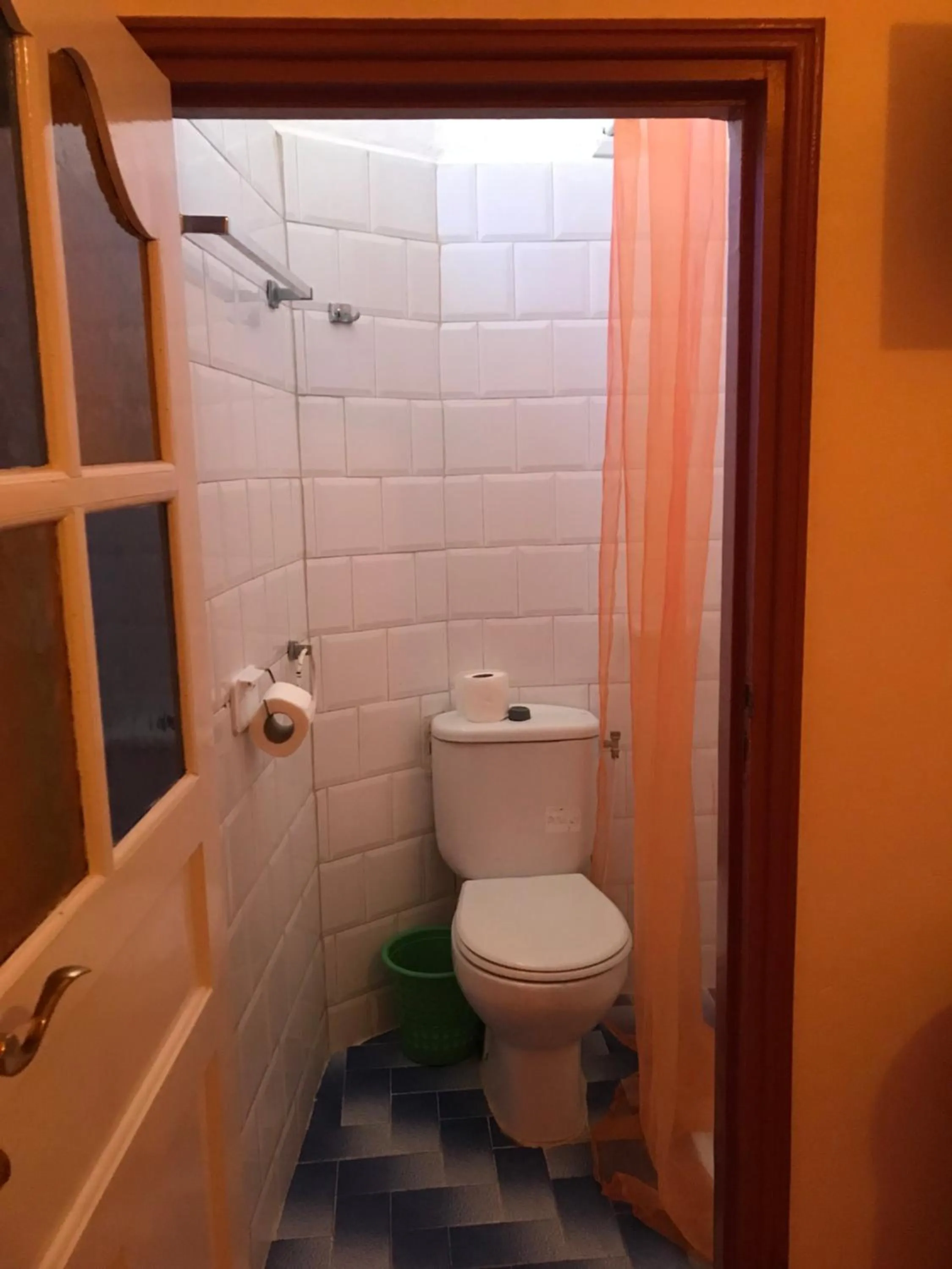 Toilet in Hôtel Riad Gnaoua