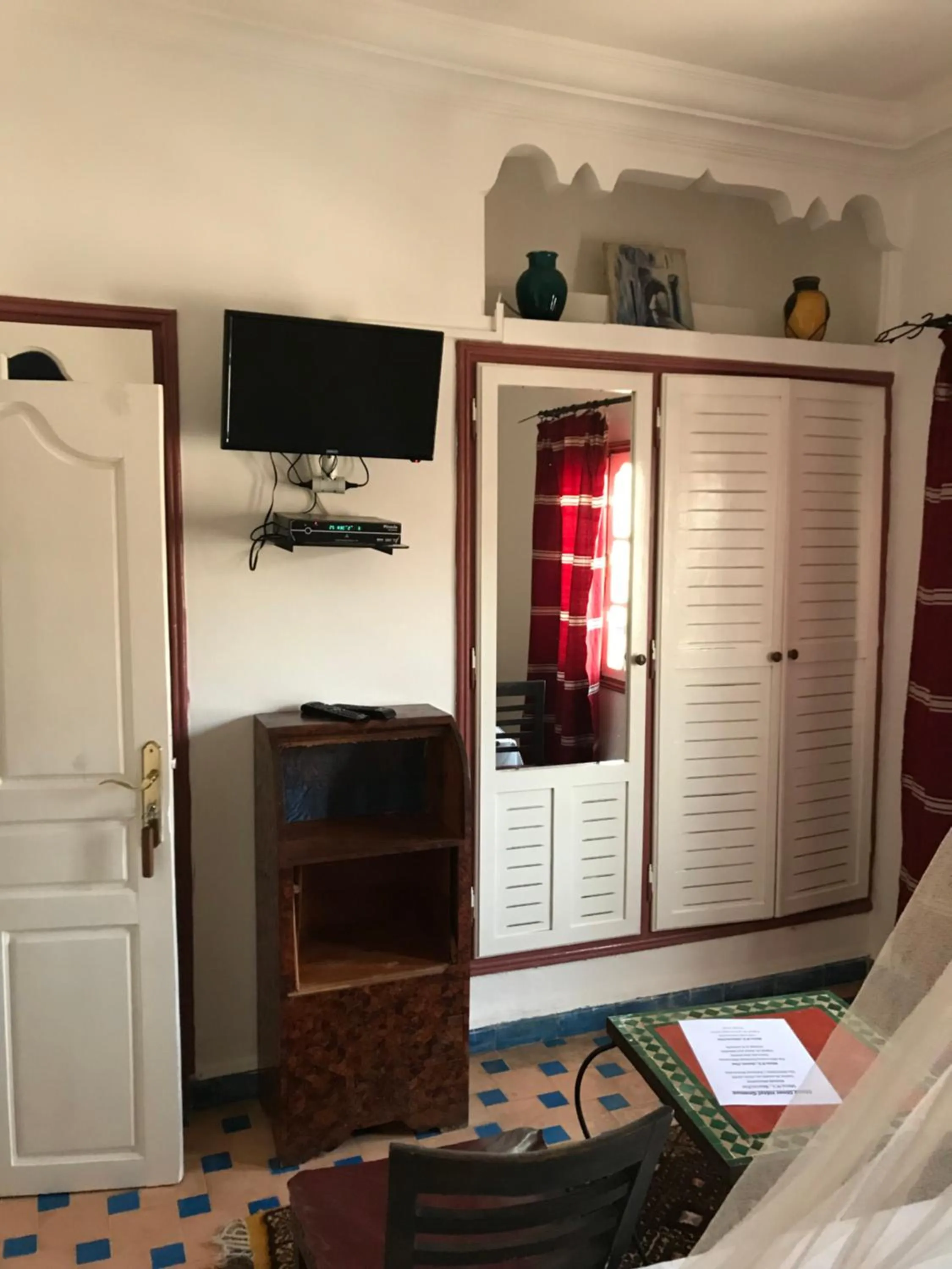 TV and multimedia in Hôtel Riad Gnaoua