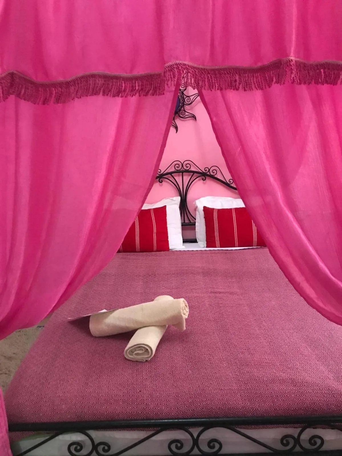 Bedroom, Bed in Hôtel Riad Gnaoua