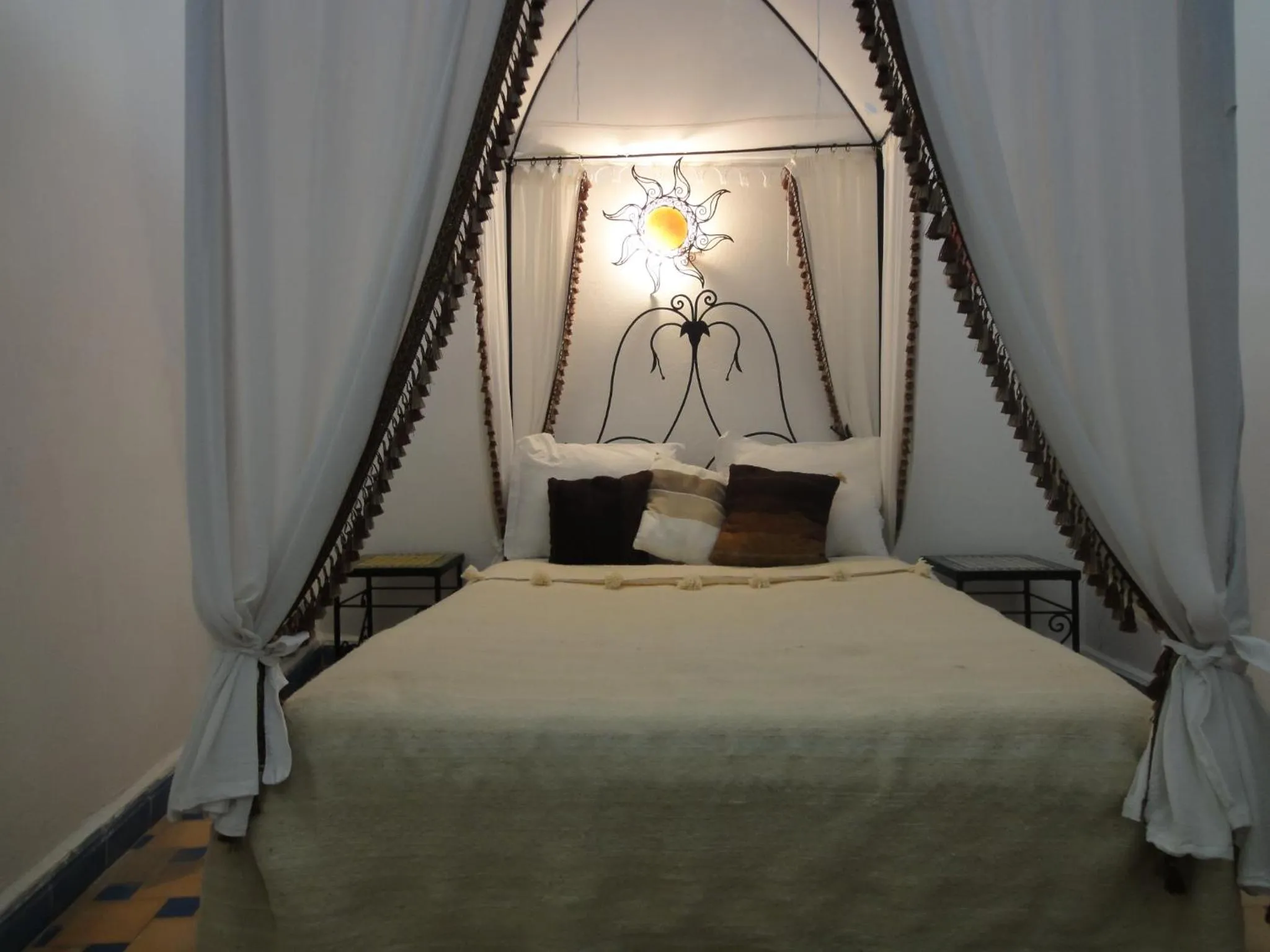 Bed in Hôtel Riad Gnaoua