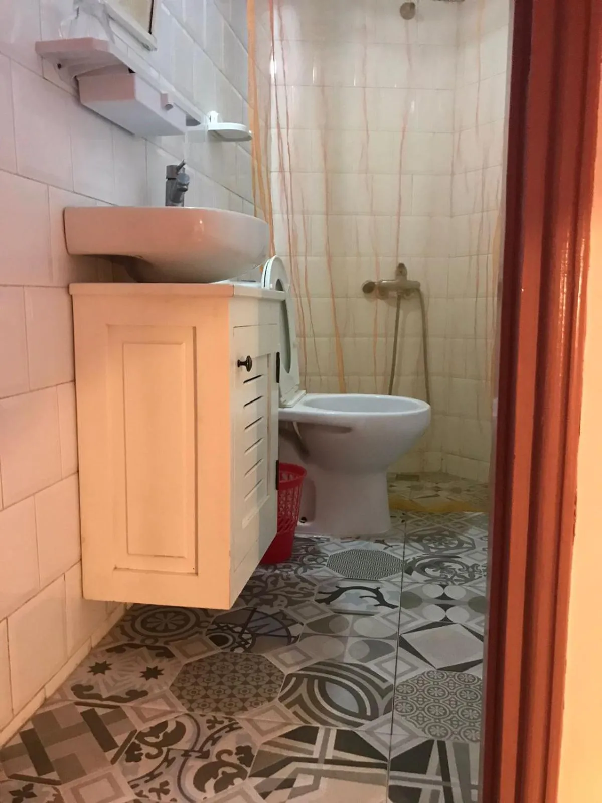 Shower in Hôtel Riad Gnaoua