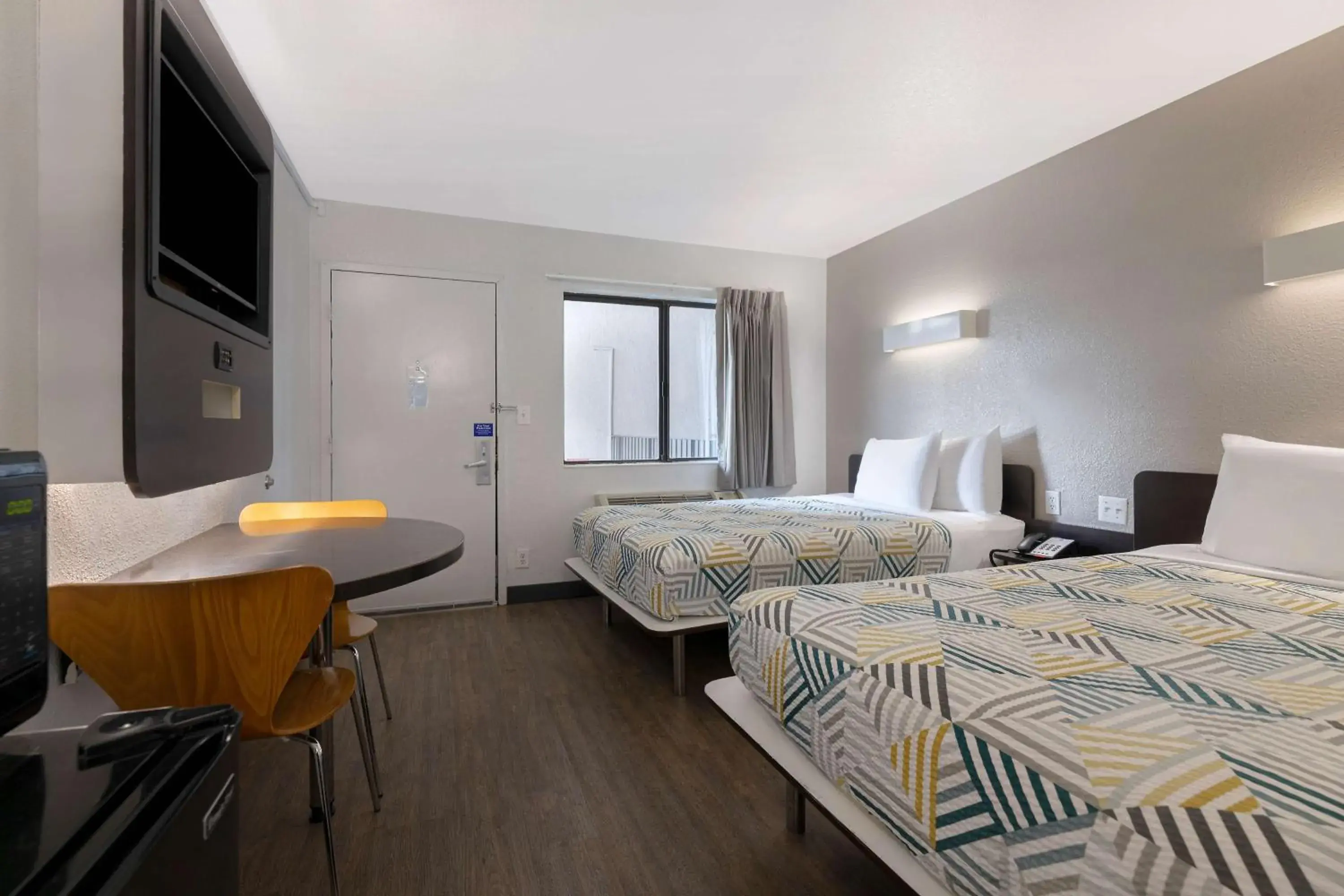 Quadruple Room in Motel 6-San Antonio, TX - West SeaWorld Quadruple Room in Motel 6-San Antonio, TX - West SeaWorld