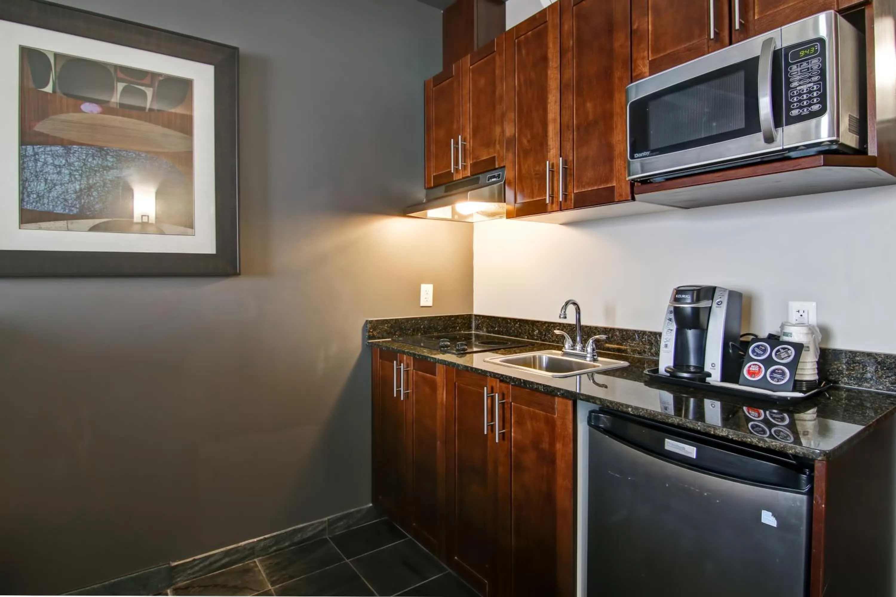 Kitchen or kitchenette in Best Western Plus Brandon Inn