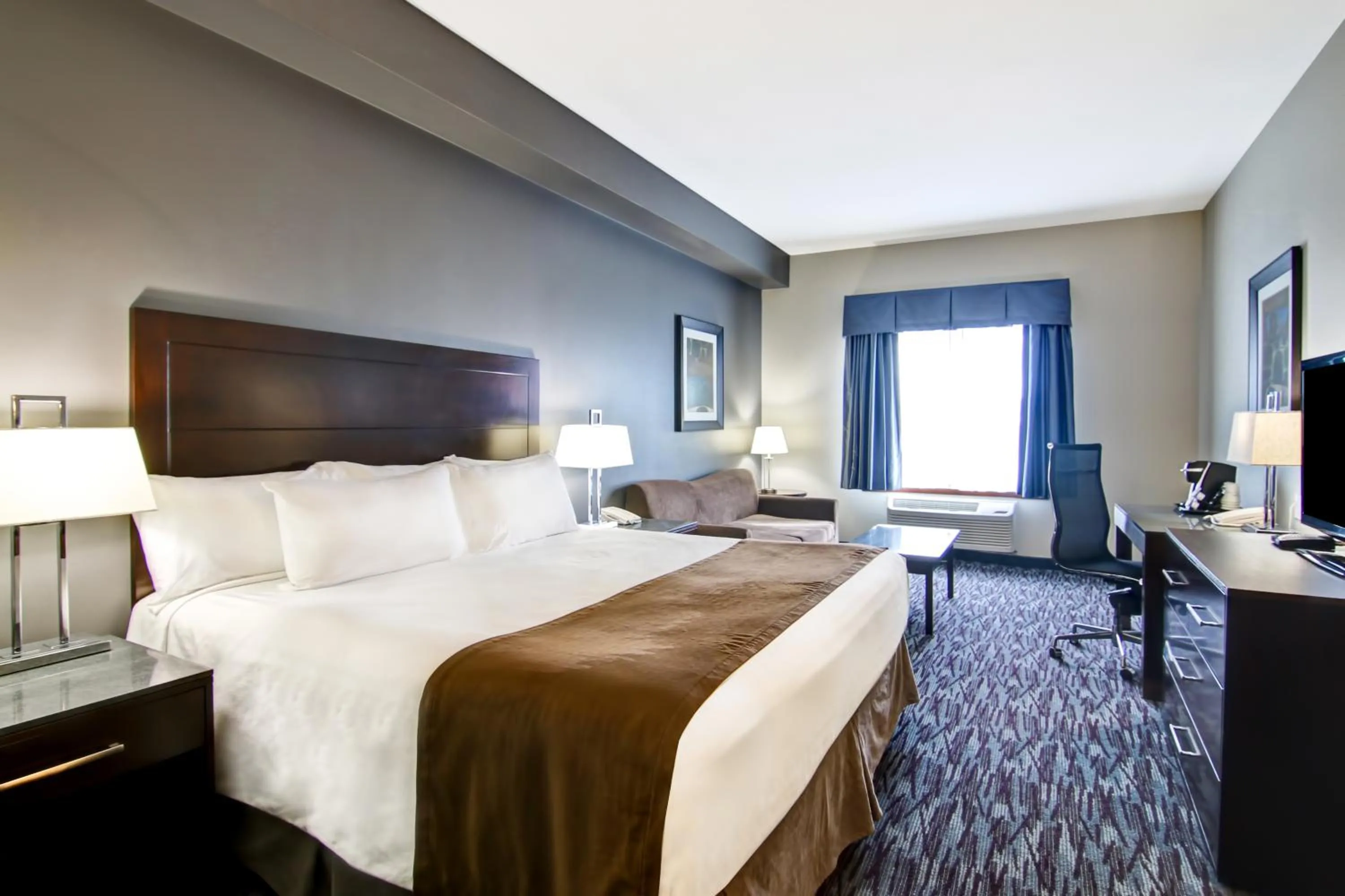 Photo of the whole room, Bed in Best Western Plus Brandon Inn