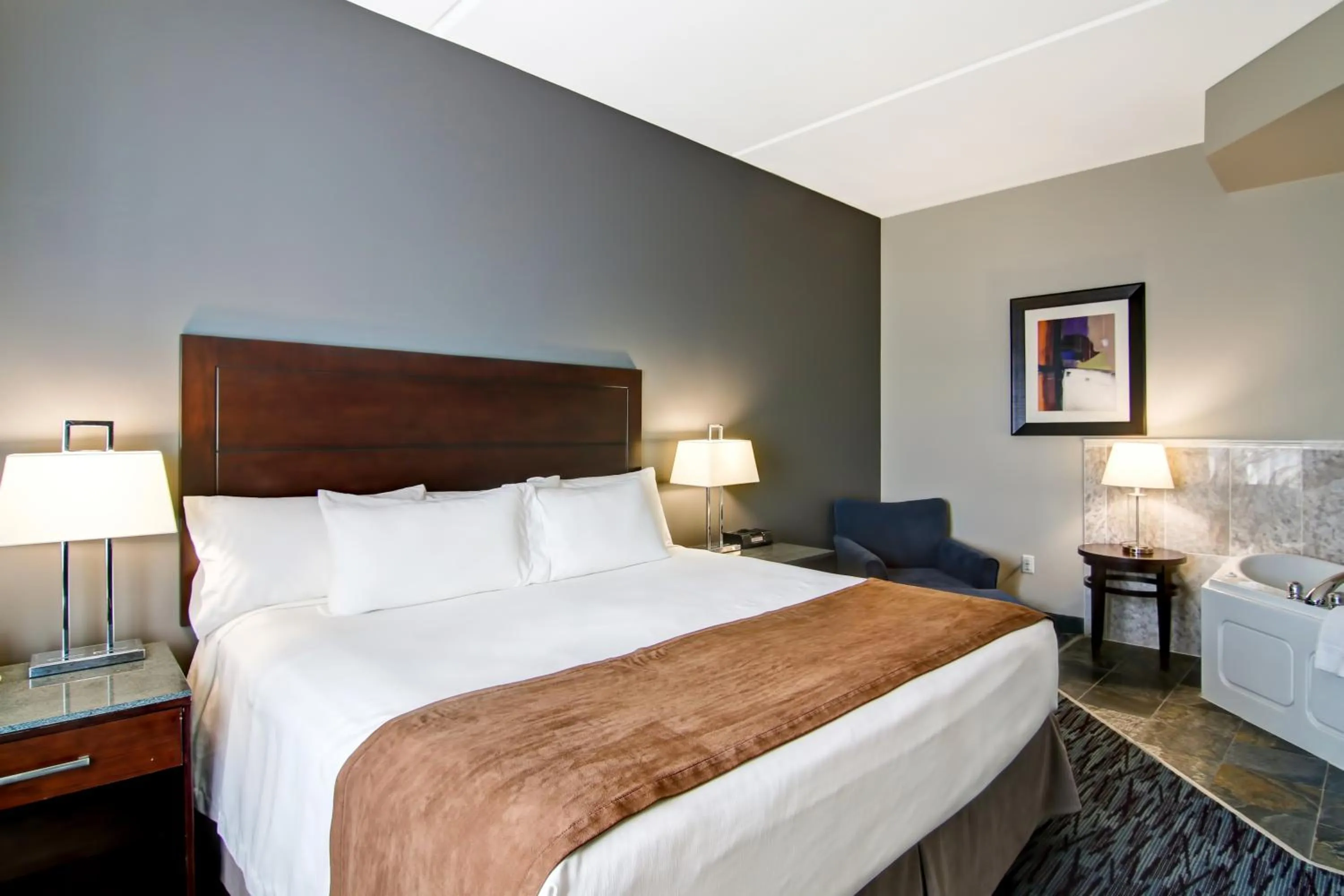 Bed in Best Western Plus Brandon Inn