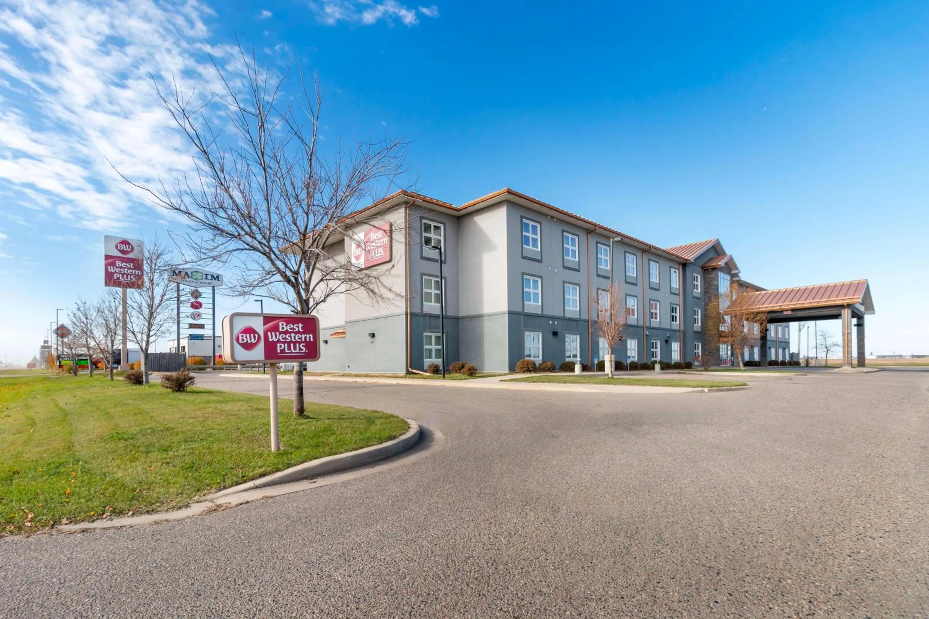 Property building in Best Western Plus Brandon Inn