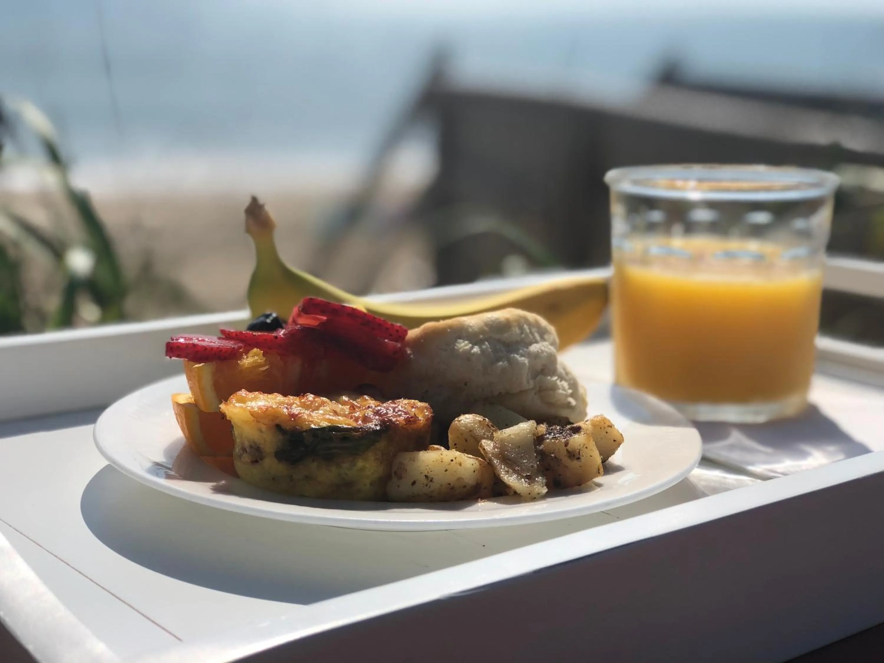 Restaurant/places to eat in Surf Side Hotel