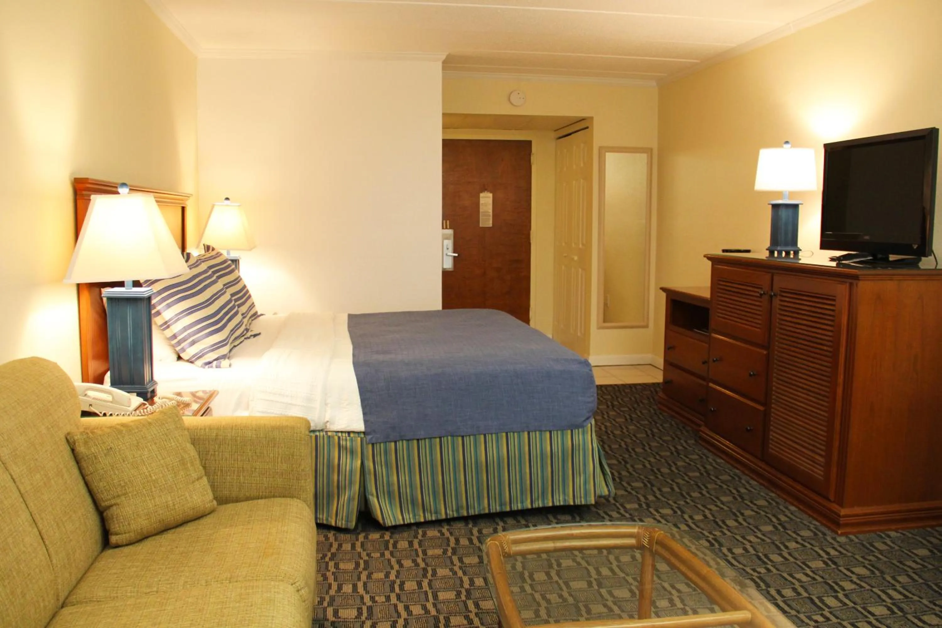 ADAK – ADA Accessible King in Surf Side Hotel