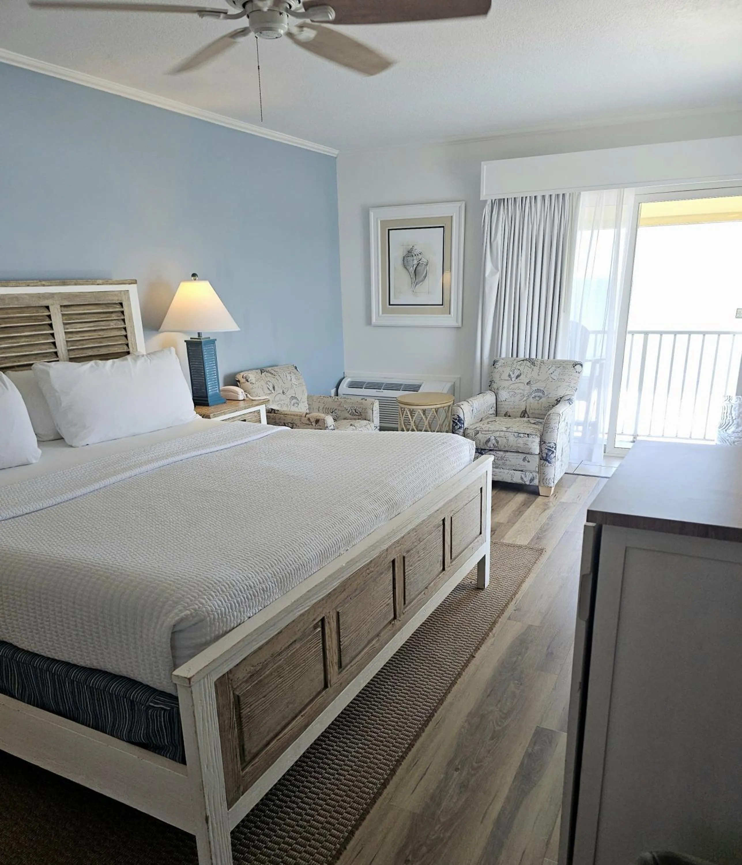 Bed in Surf Side Hotel