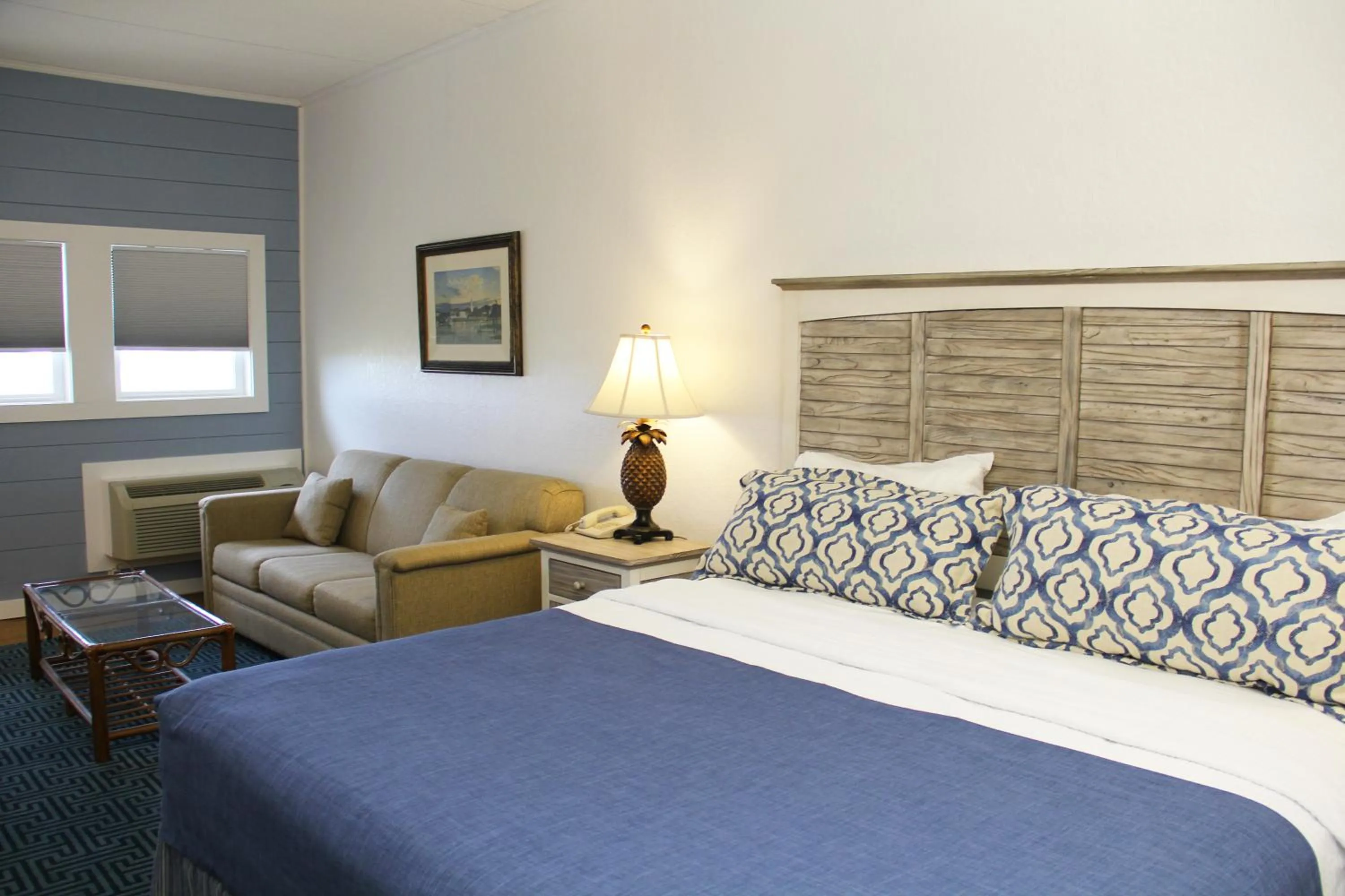 Bedroom, Bed in Surf Side Hotel