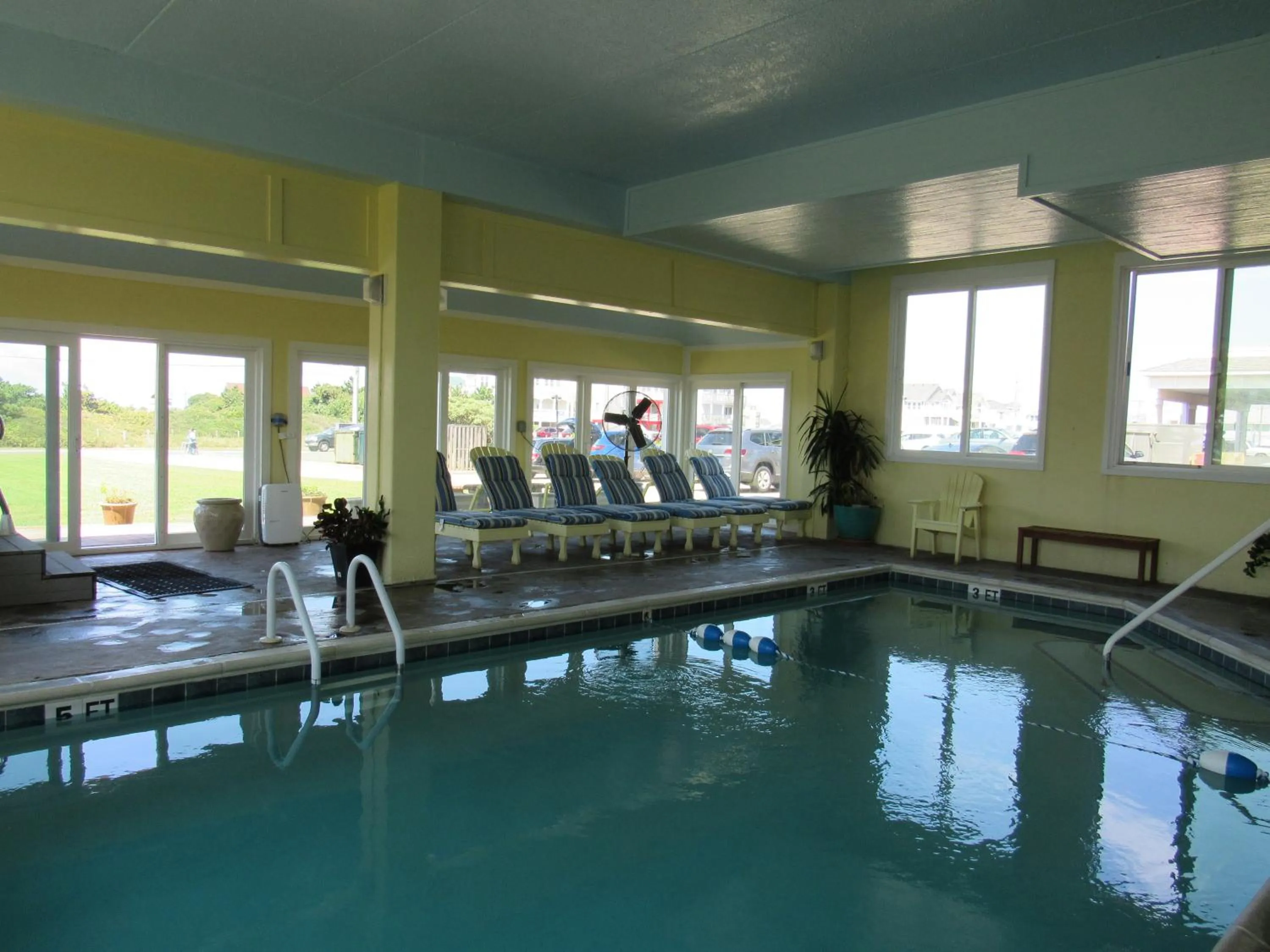 Hot Tub in Surf Side Hotel