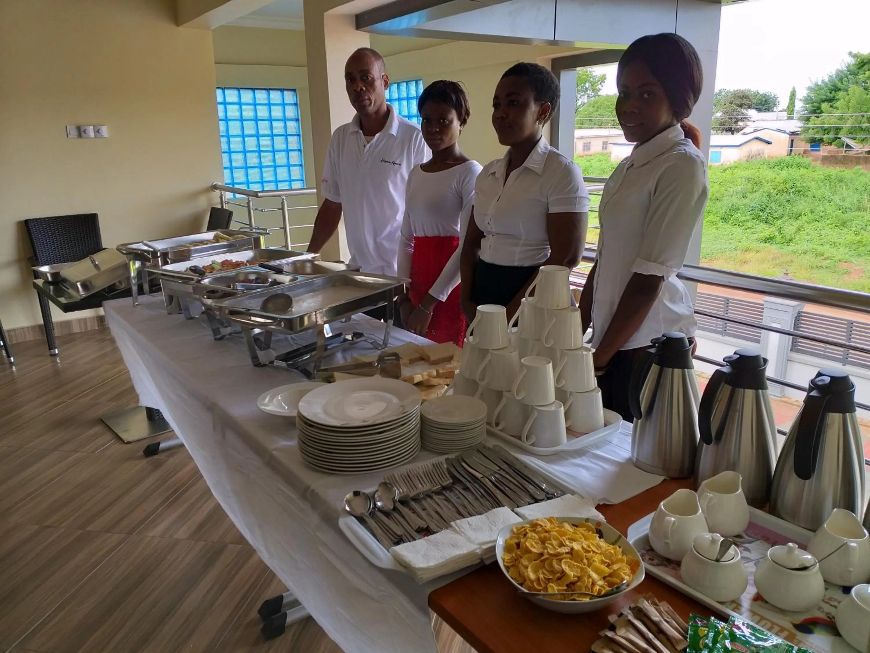 Restaurant/places to eat in Jeyads Lodge