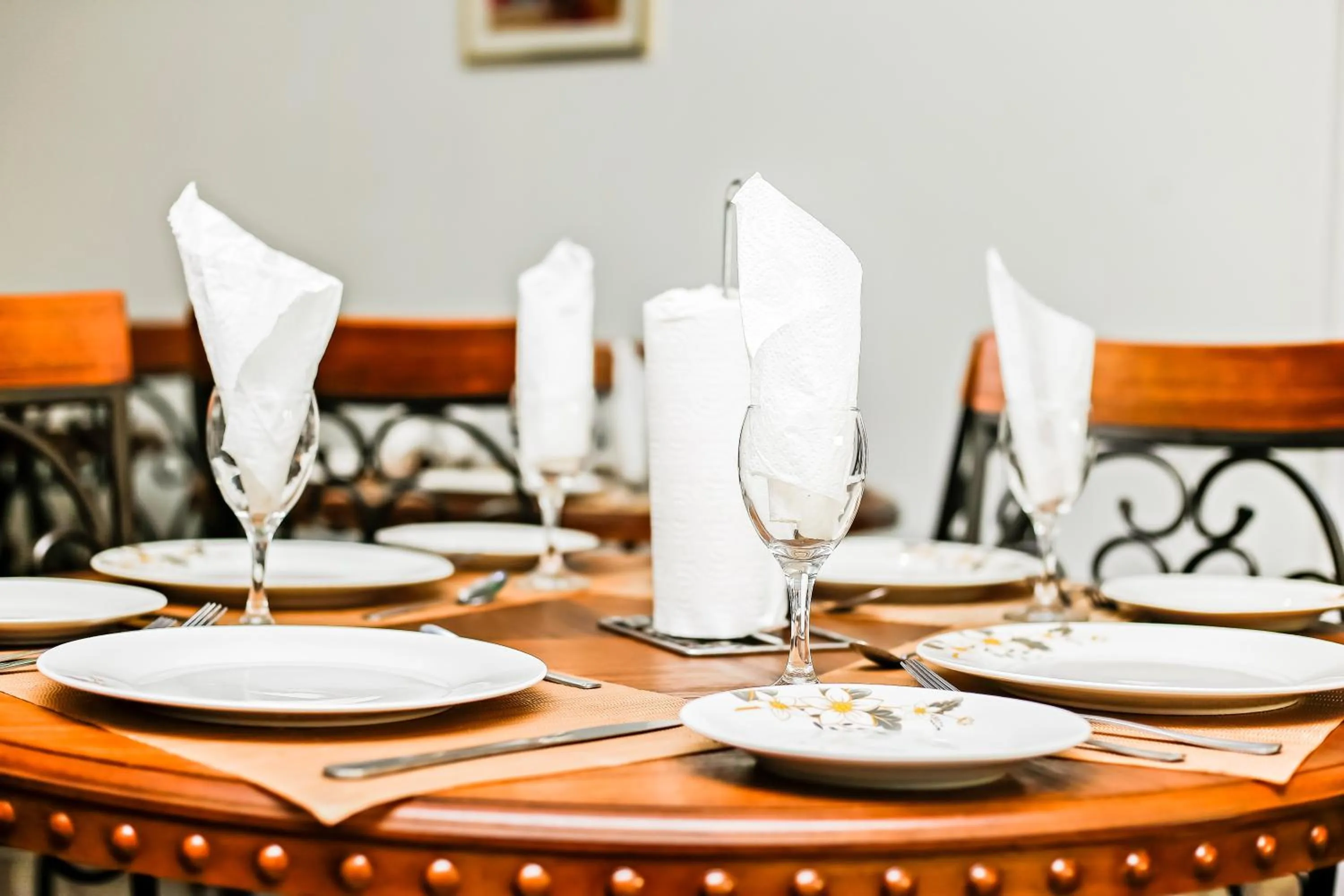 Restaurant/places to eat in Jeyads Lodge