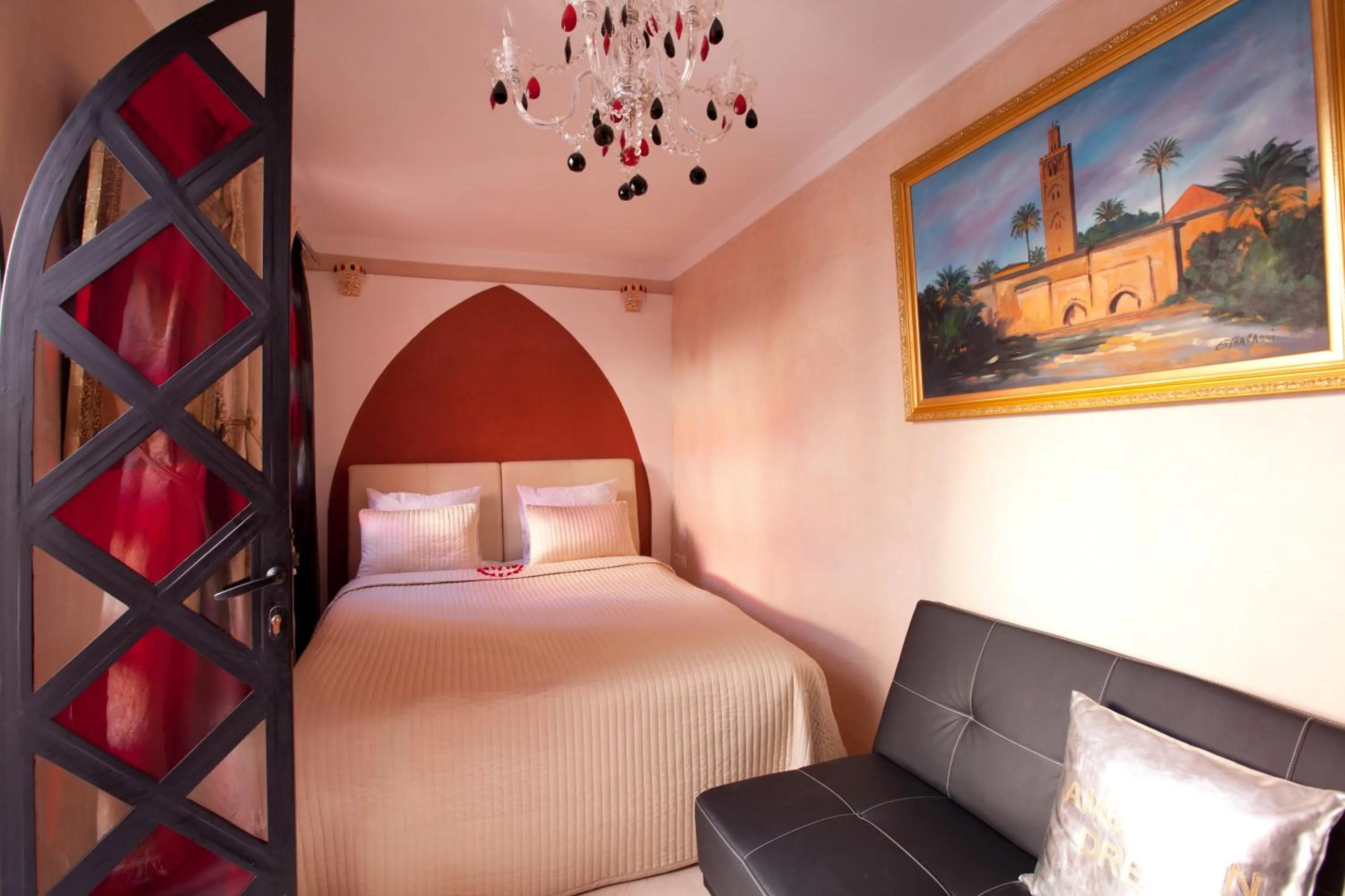 Photo of the whole room, Bed in Riad Le Rubis