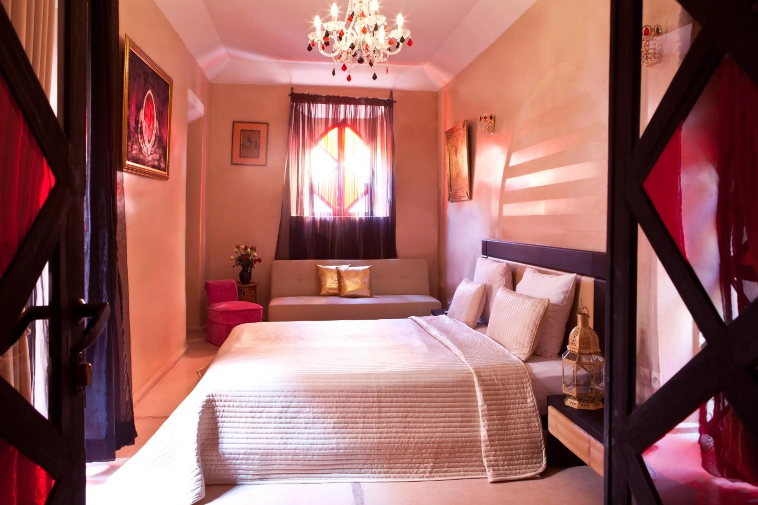 Photo of the whole room, Bed in Riad Le Rubis