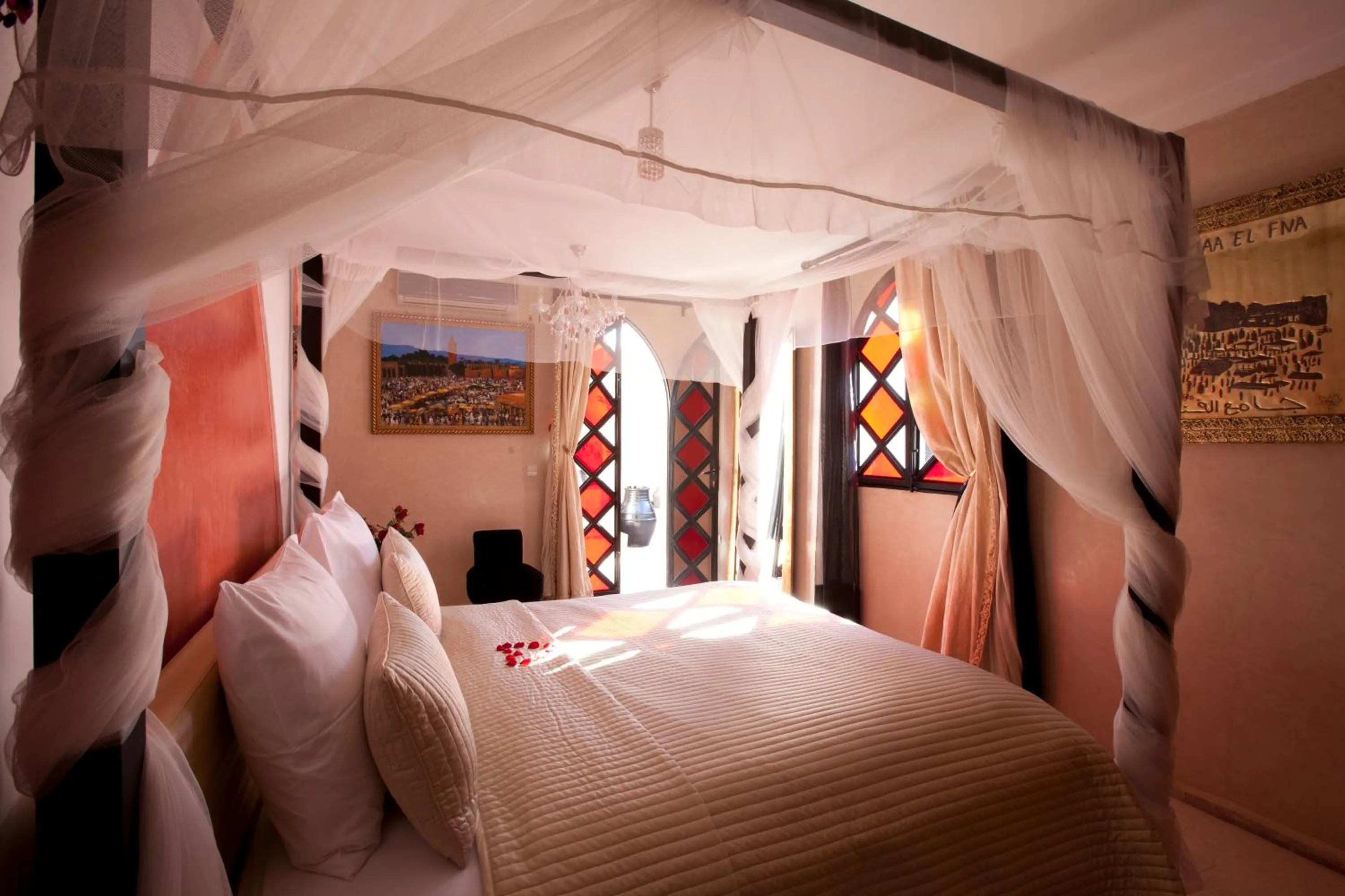 Photo of the whole room, Bed in Riad Le Rubis