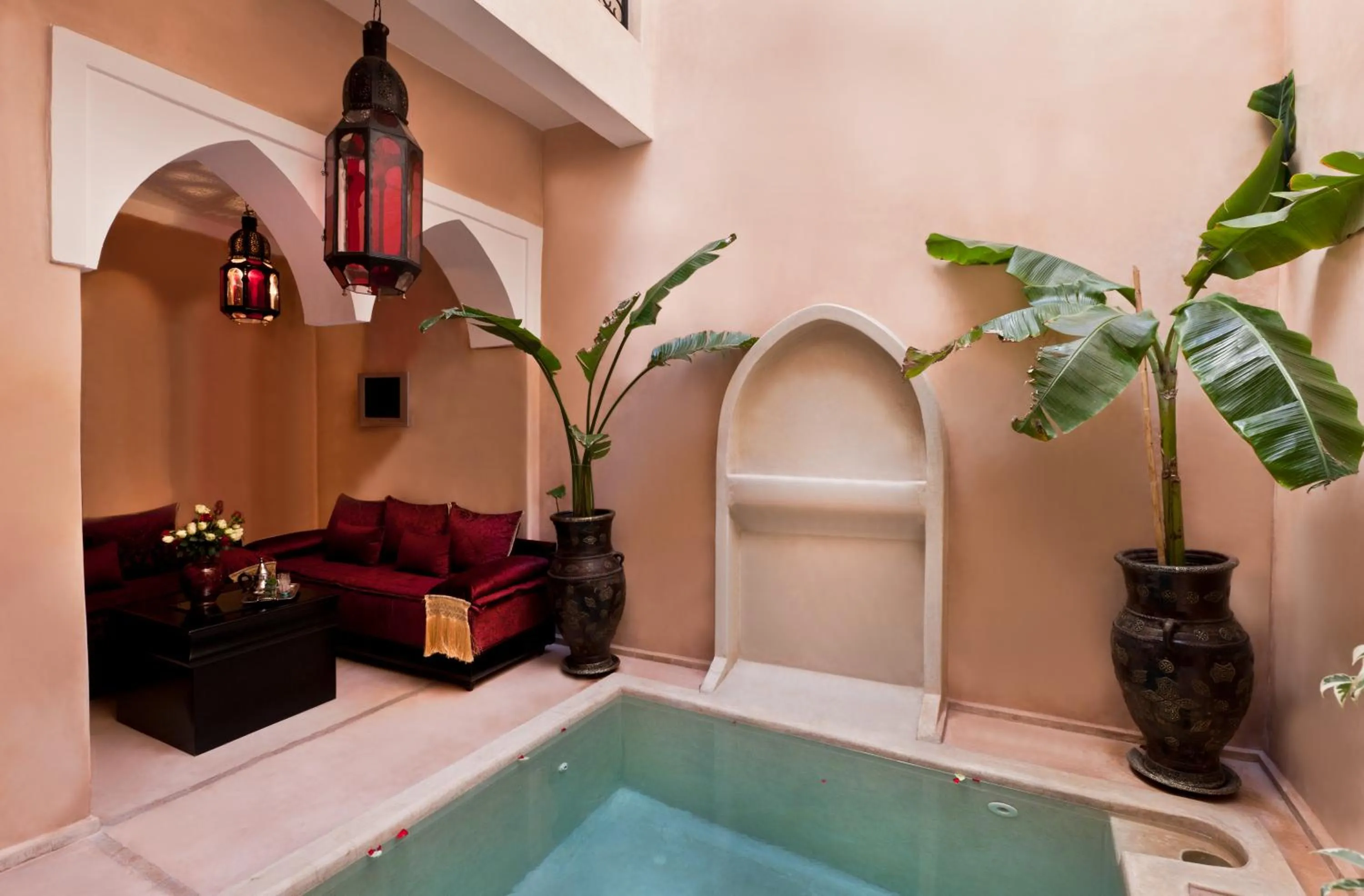 Swimming pool in Riad Le Rubis