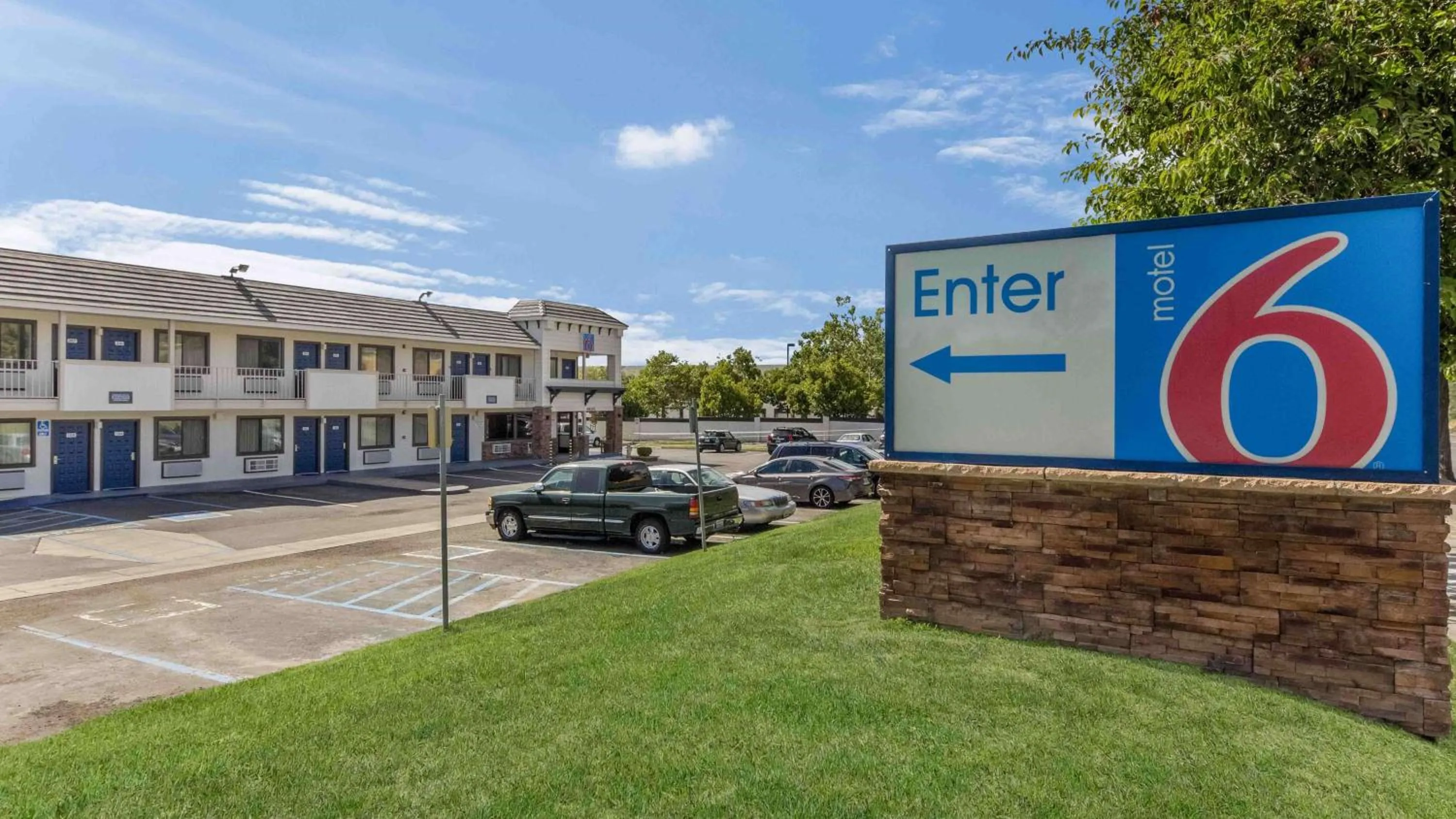 Property building in Motel 6-Fremont, CA - South