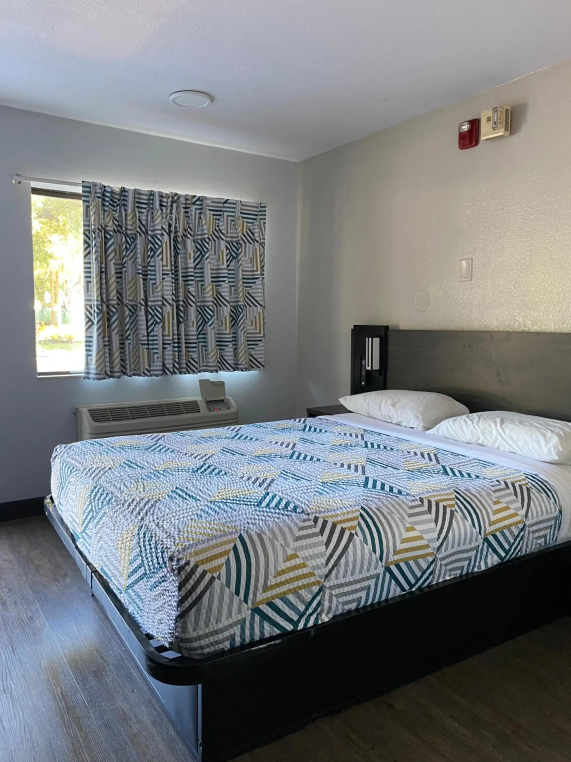 Photo of the whole room, Bed in Motel 6-Lantana West Palm Beach, FL
